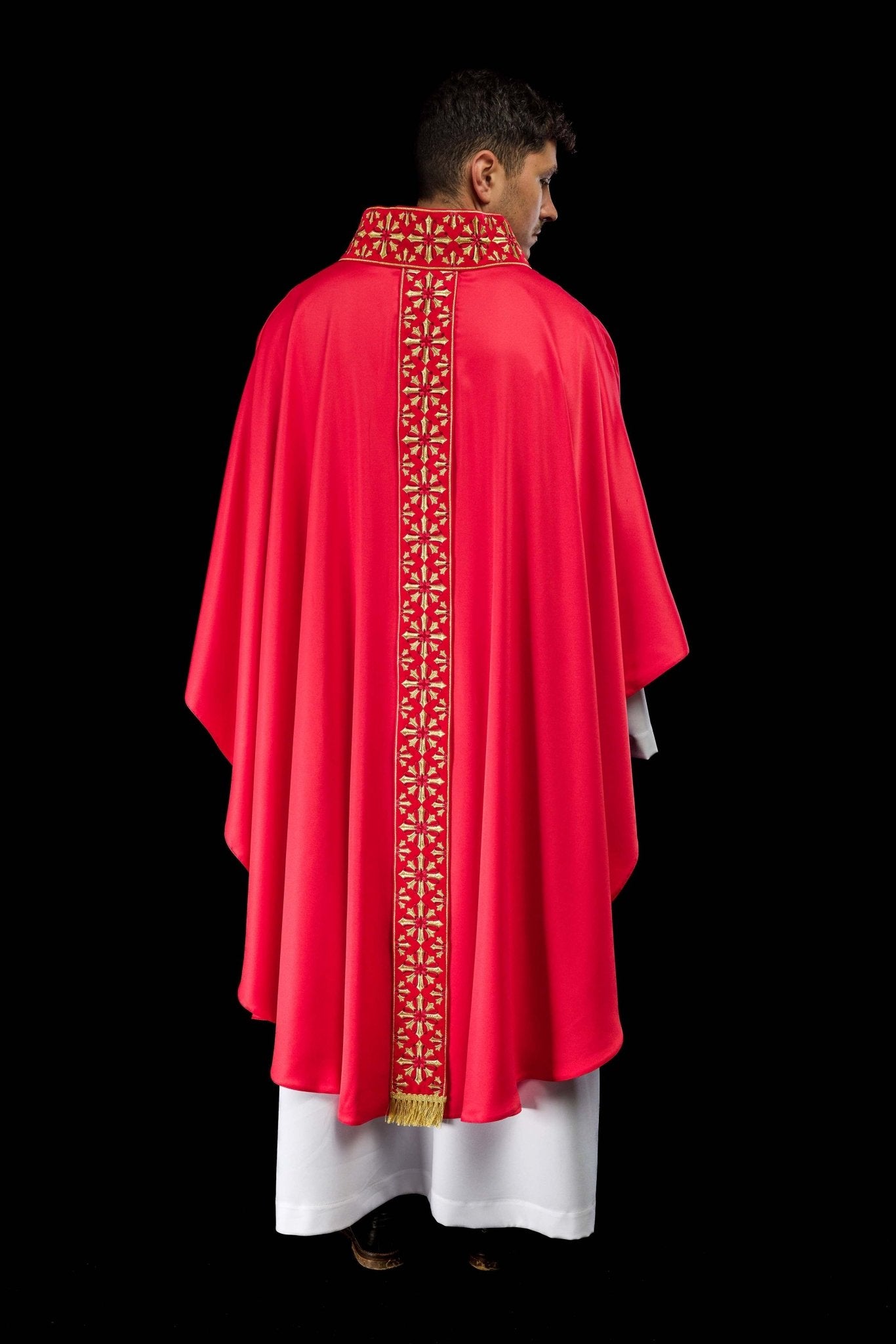 Red chasuble with cross neck and shiny embroidery LE/7026/02 - CHASUBLES.COM