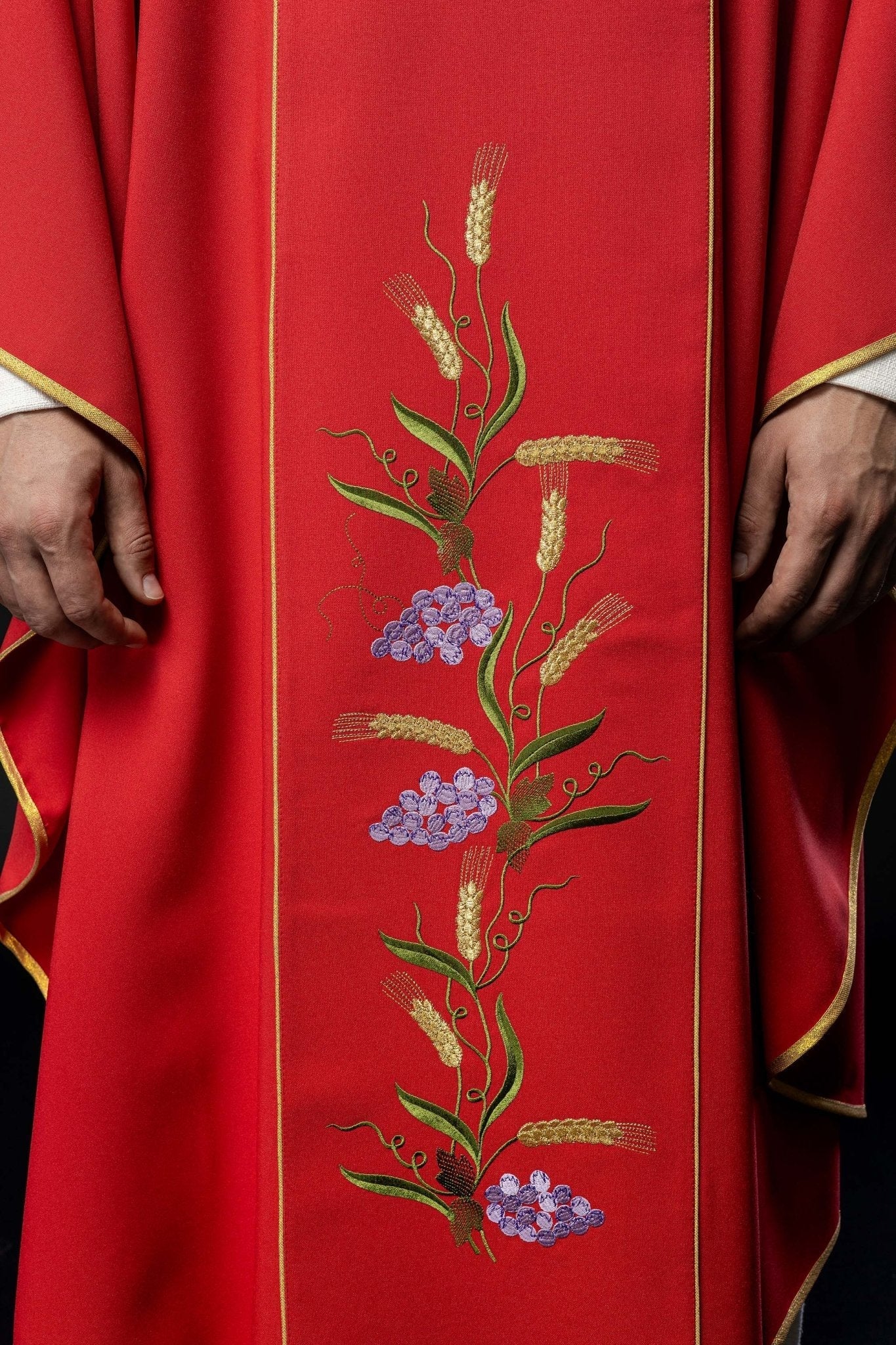 Red chasuble with cross symbol and grapes KOR/214/02/01 CZERWONY - HAFTINAUSA.COM
