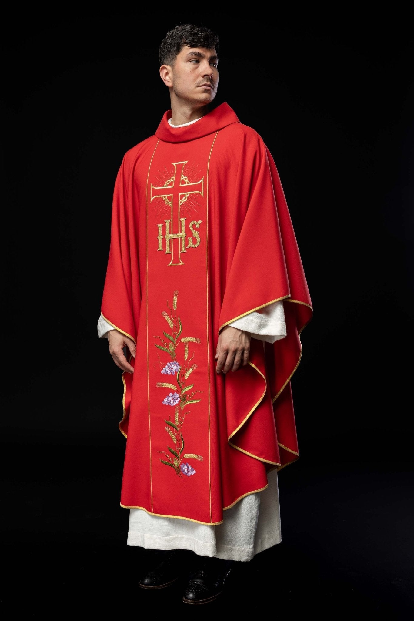 Red chasuble with cross symbol and grapes KOR/214/02/01 CZERWONY - HAFTINAUSA.COM
