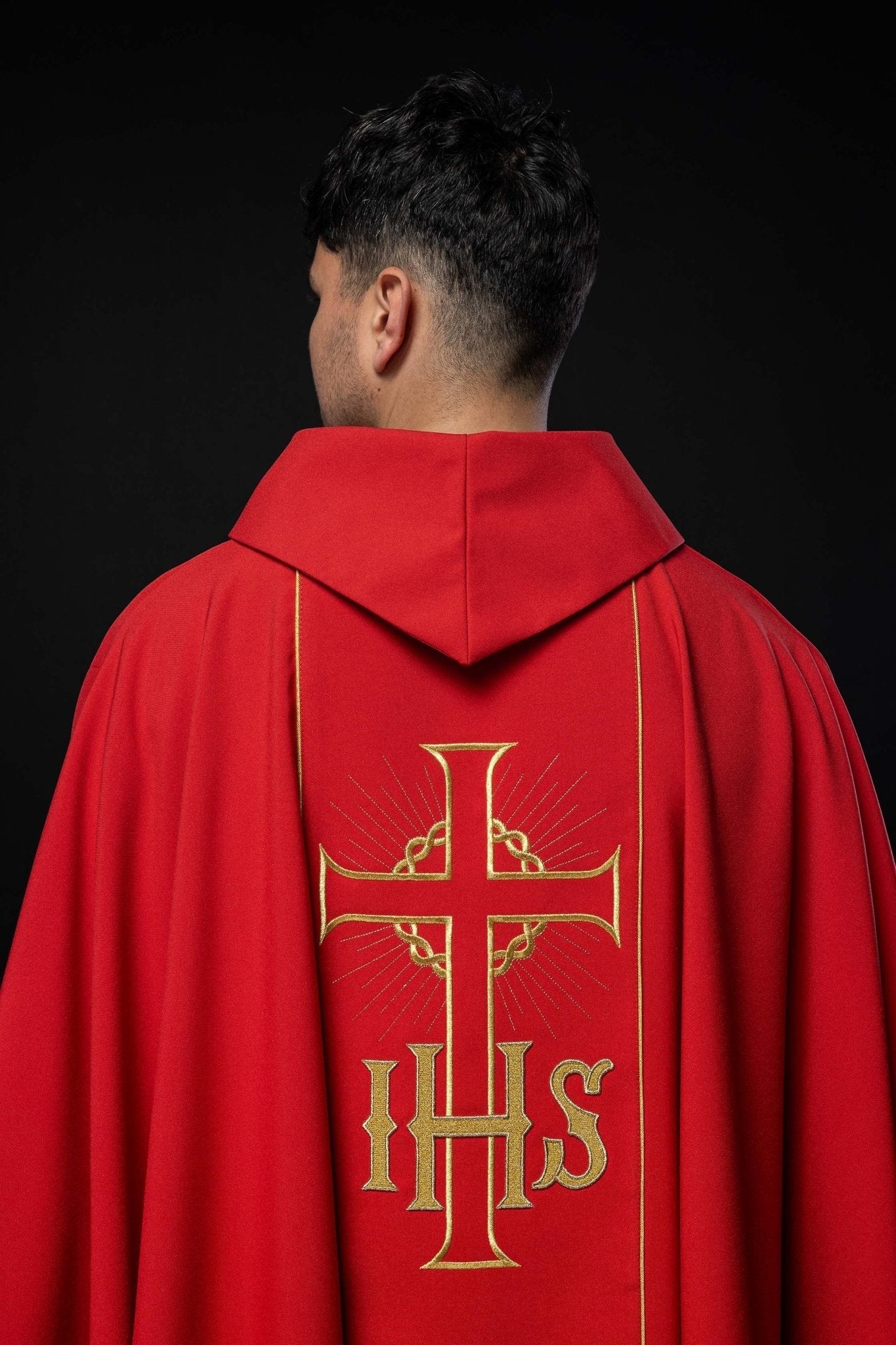Red chasuble with cross symbol and grapes KOR/214/02/01 CZERWONY - HAFTINAUSA.COM