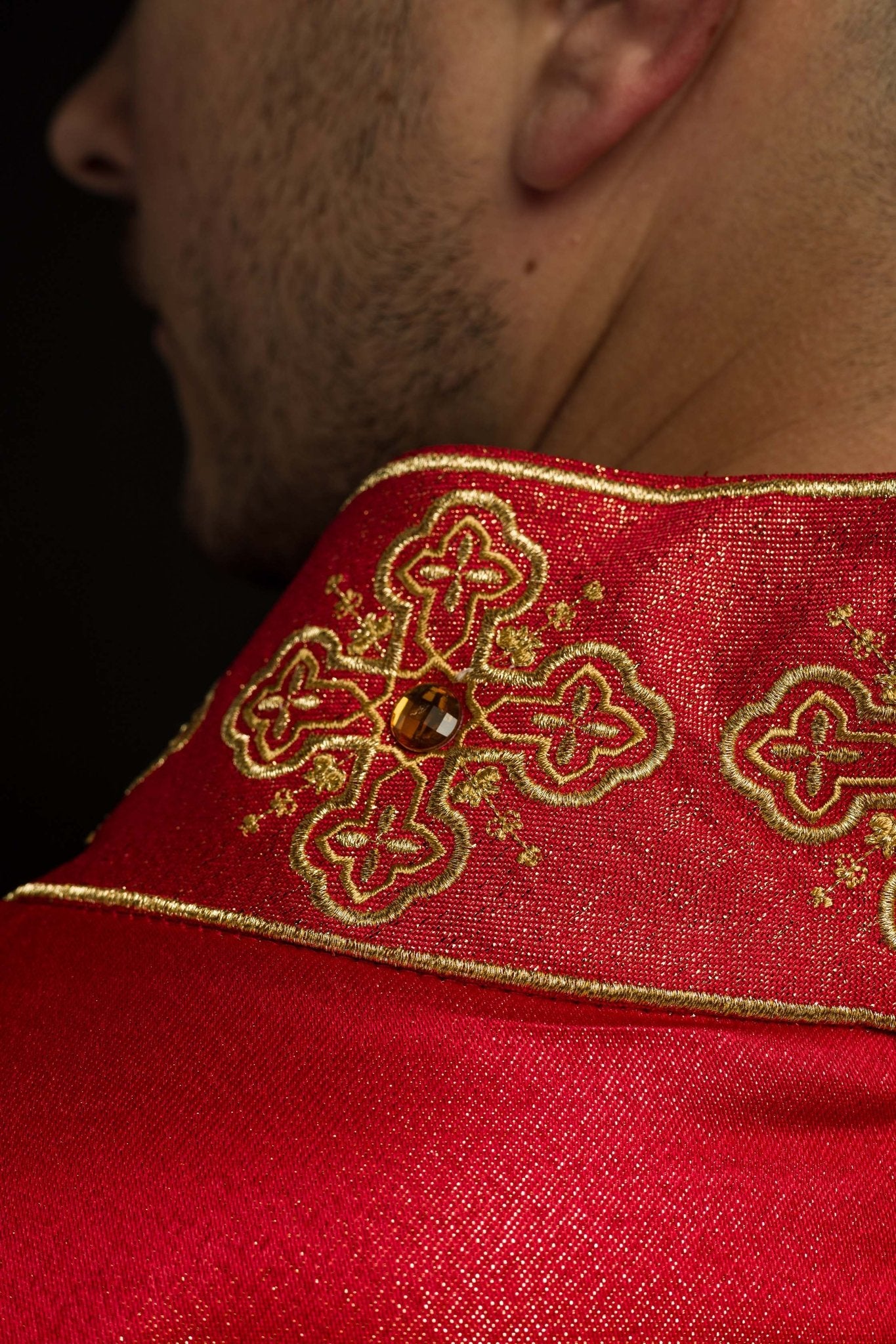 Red chasuble with decorative stones and embroidered collar S-7056-02-54 - CHASUBLES.COM