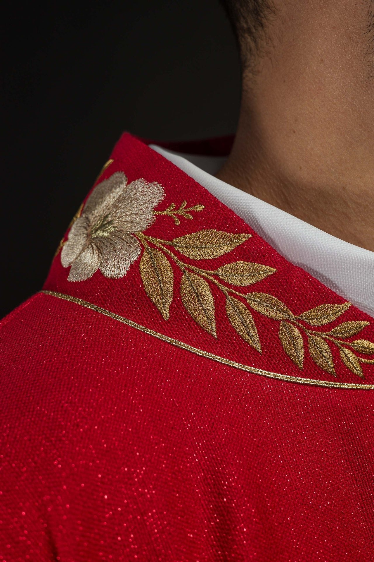 Red Chasuble with Embroidered Collar and the Symbol of the Holy Spirit LE/7046/02 - CHASUBLES.COM