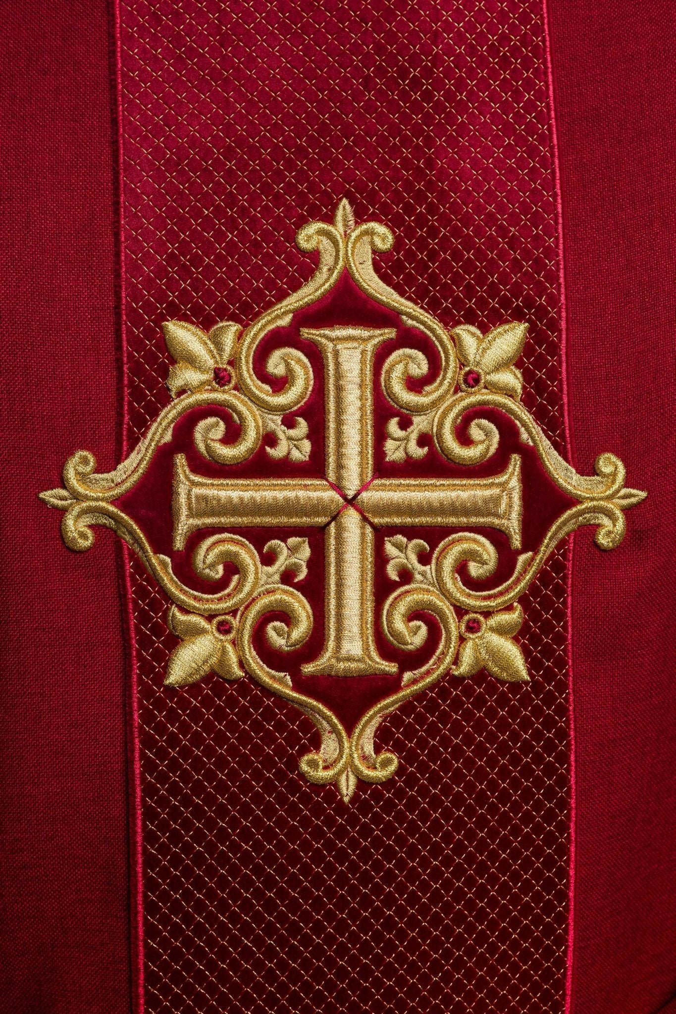 Red Chasuble with Embroidered Cross Symbol LE/7029/02 - HAFTINAUSA.COM