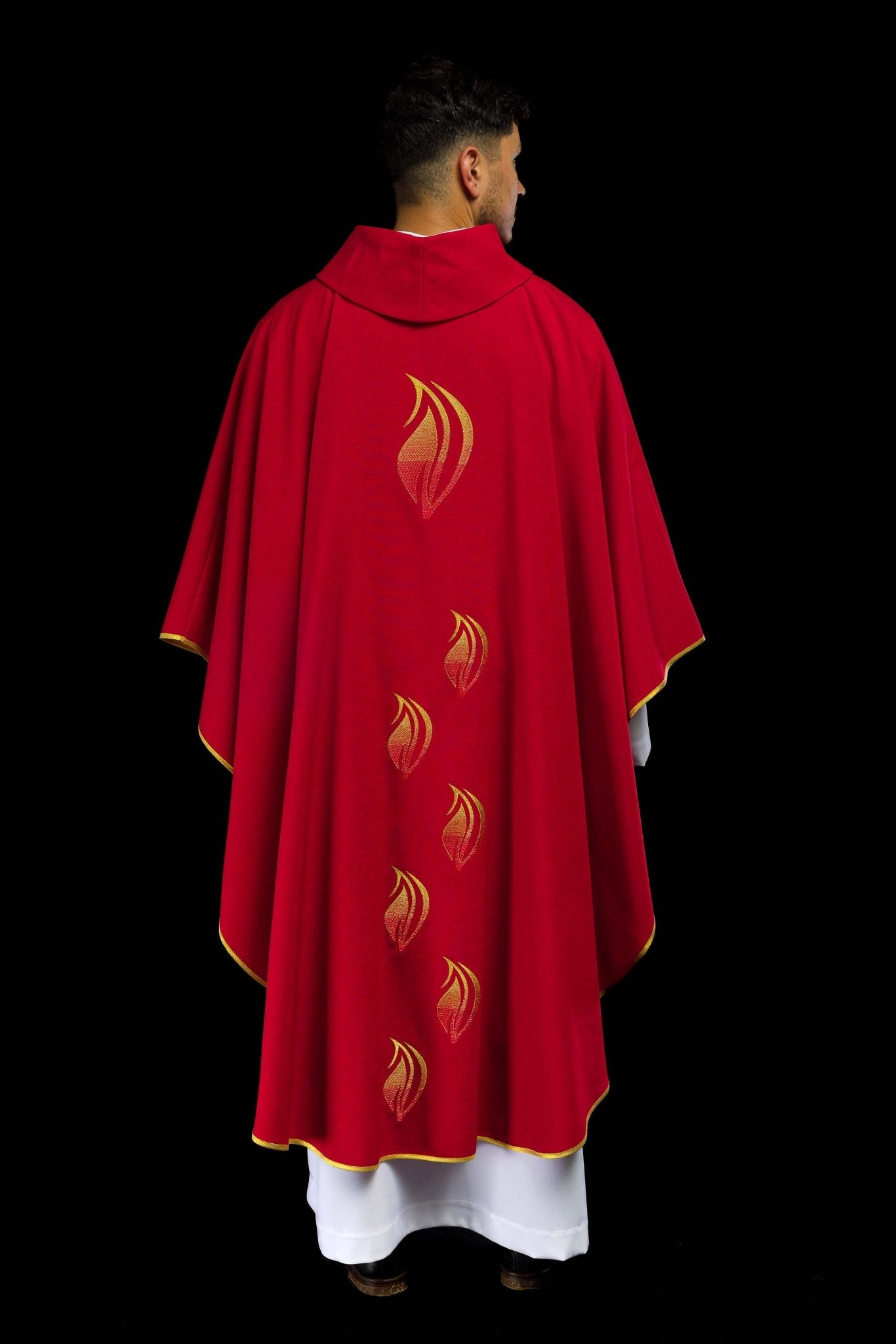Red Chasuble with embroidery of the Holy Spirit and the Cross KOR/216/02/62 CZERWONY - CHASUBLES.COM