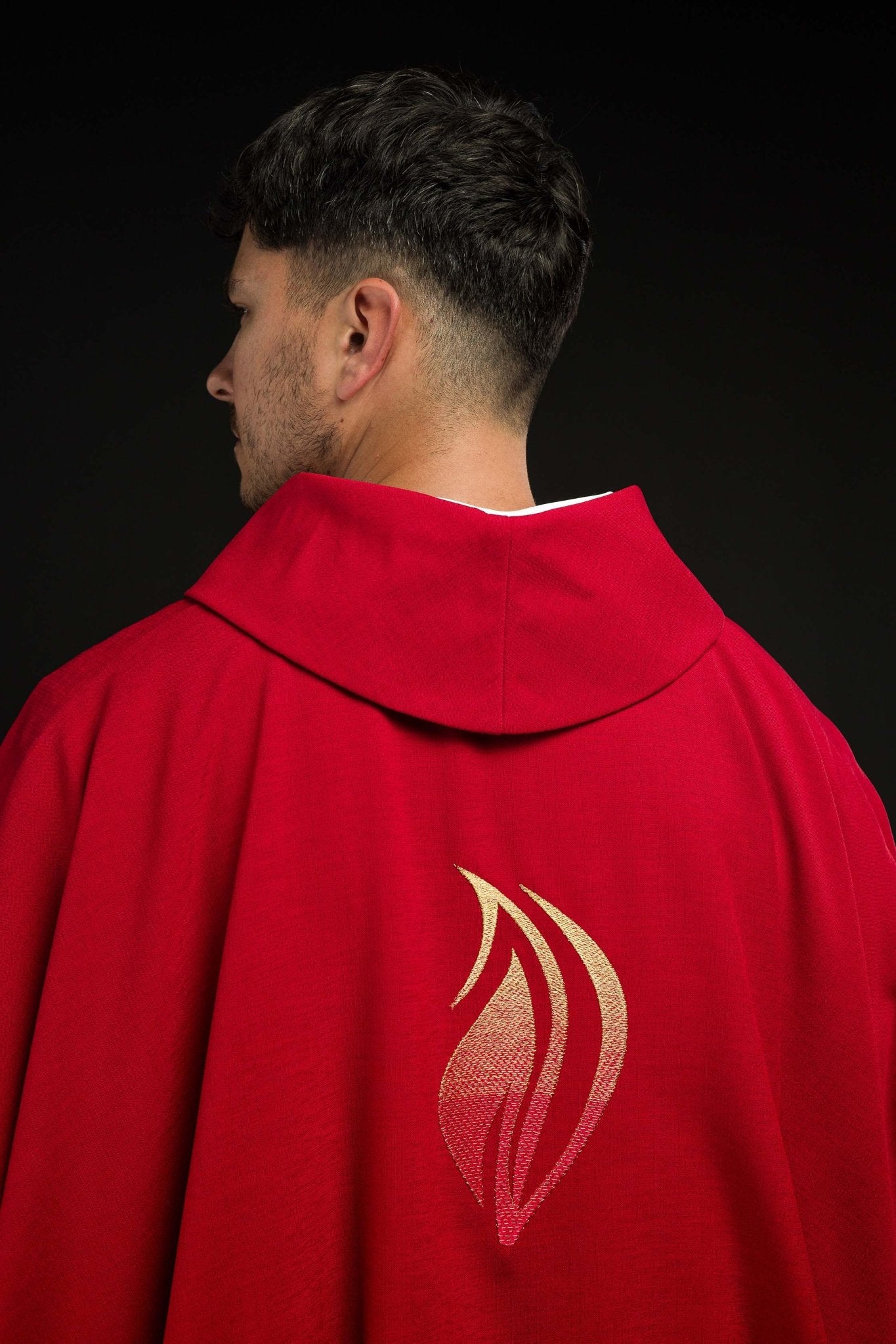 Red Chasuble with embroidery of the Holy Spirit and the Cross KOR/216/02/62 CZERWONY - CHASUBLES.COM