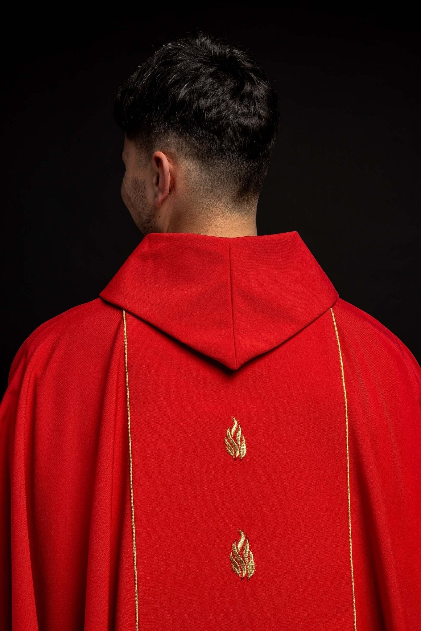 Red Chasuble with Holy Spirit symbol KOR/015/02/01 CZERWONY - HAFTINAUSA.COM
