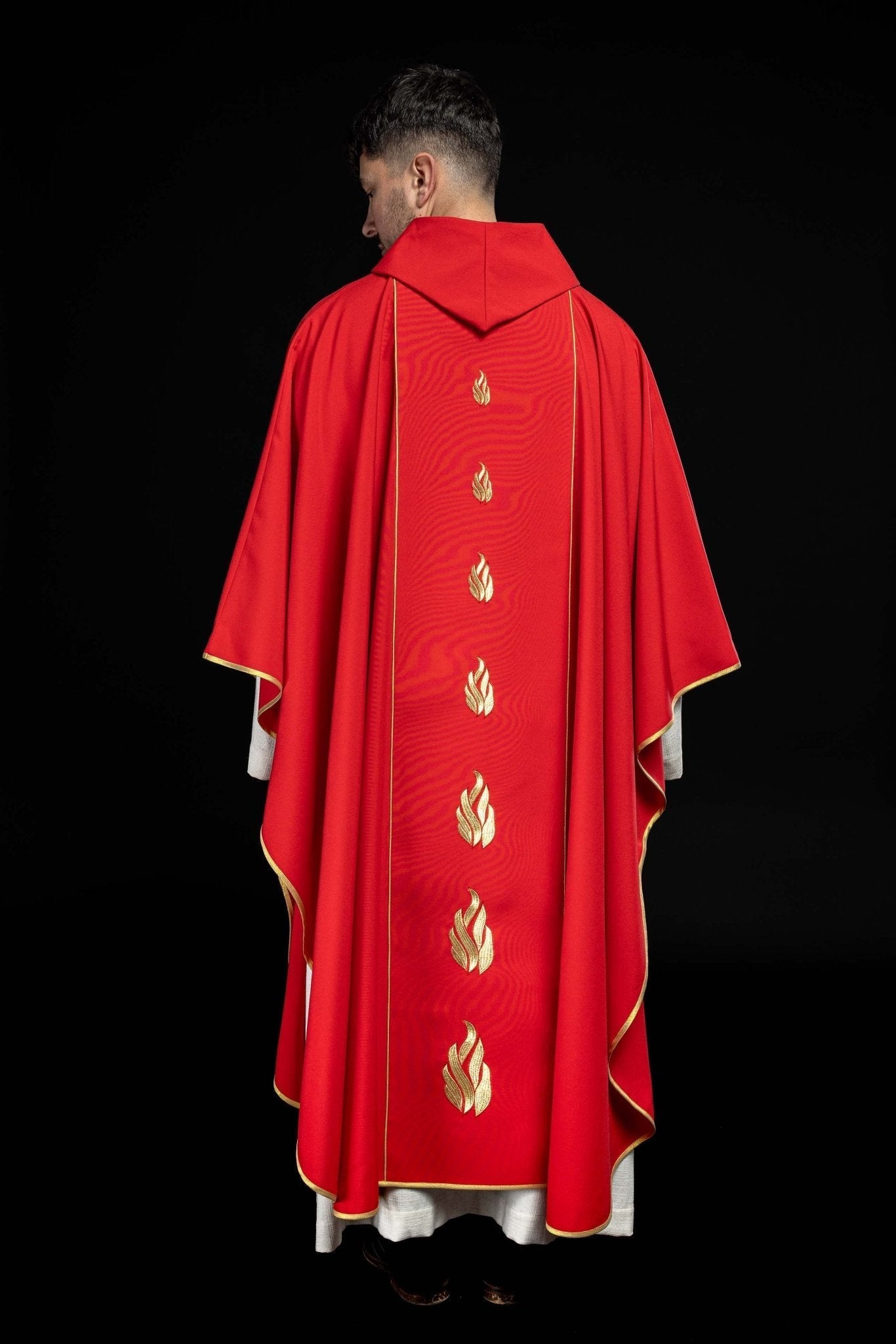 Red Chasuble with Holy Spirit symbol KOR/015/02/01 CZERWONY - HAFTINAUSA.COM