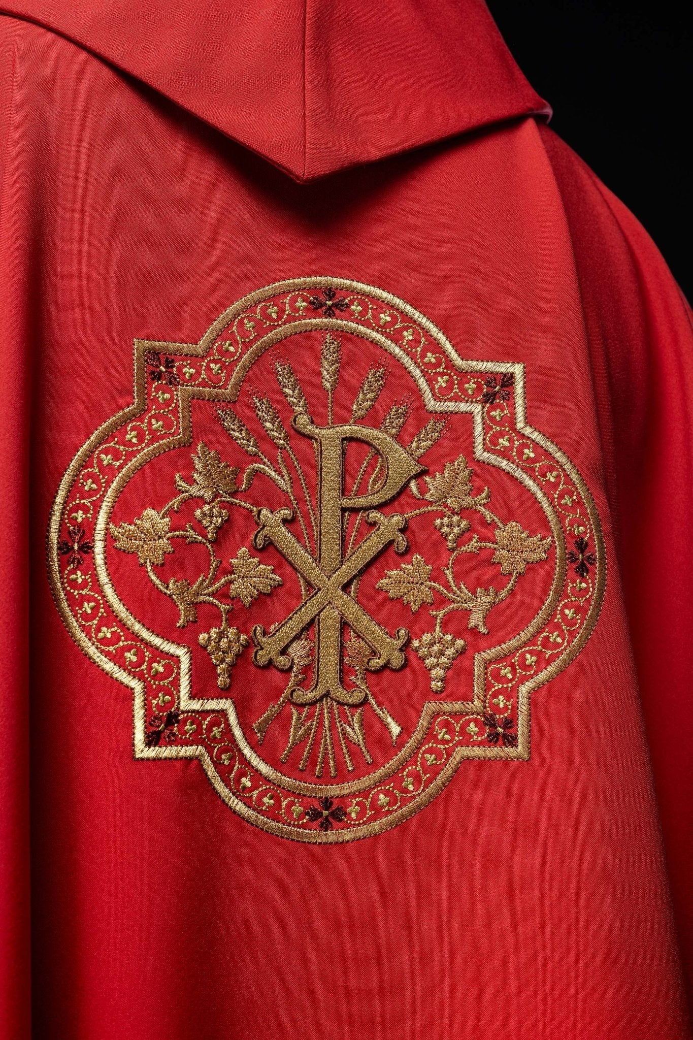 Red chasuble with IHS and PAX embroidery KOR/119/02/01 CZERWONY - HAFTINAUSA.COM