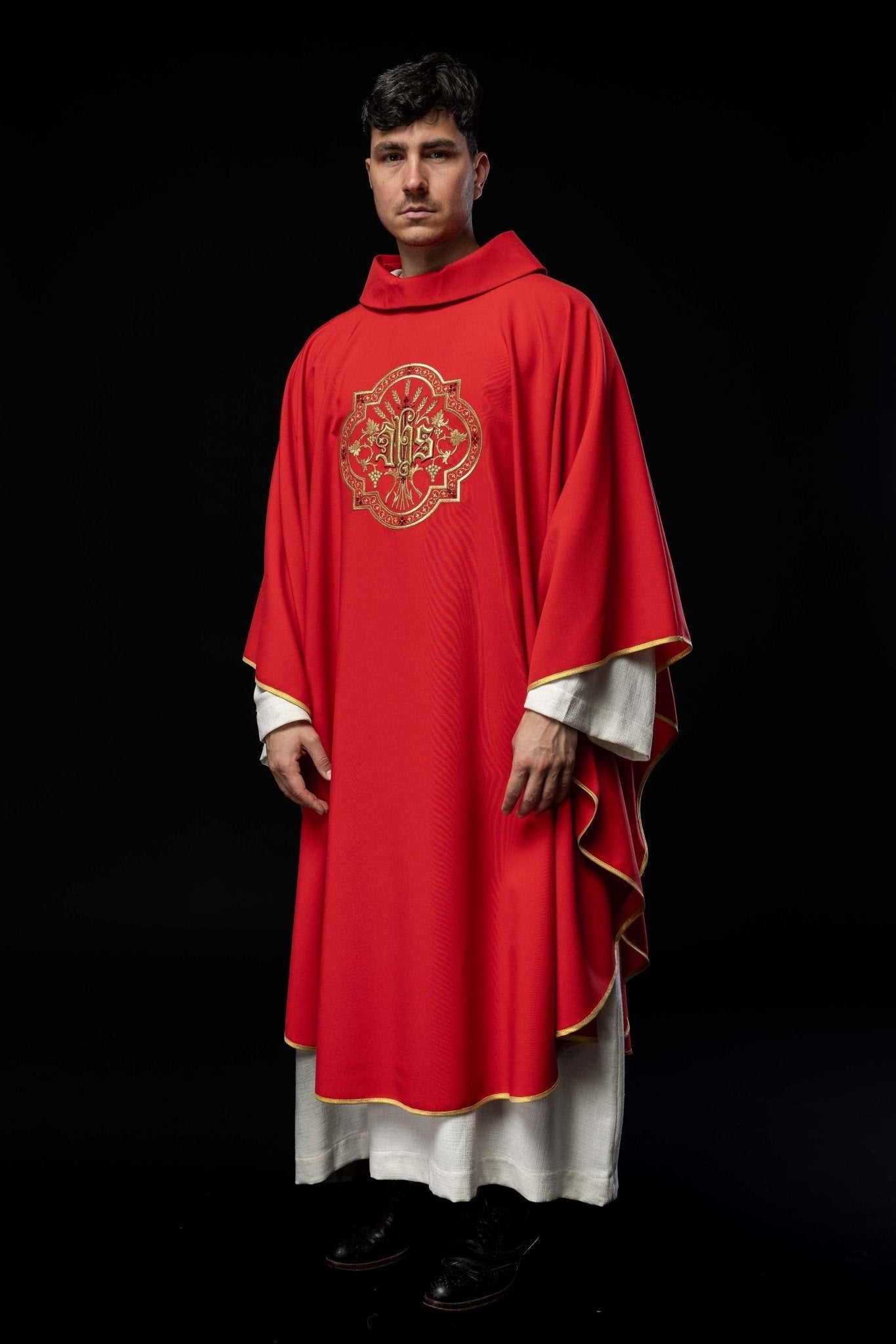 Red chasuble with IHS and PAX embroidery KOR/119/02/01 CZERWONY - HAFTINAUSA.COM