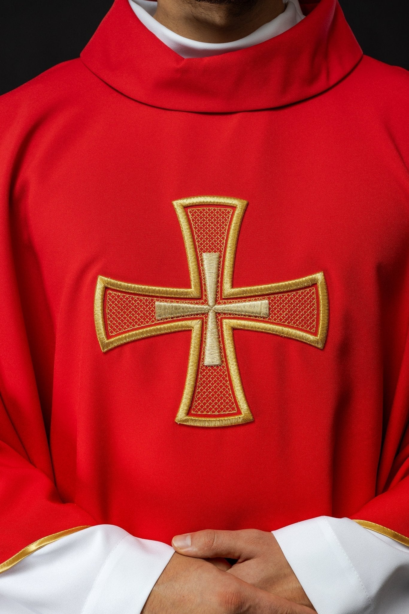 Red chasuble with mosaic red cross KOR/258/02/12 - HAFTINAUSA.COM