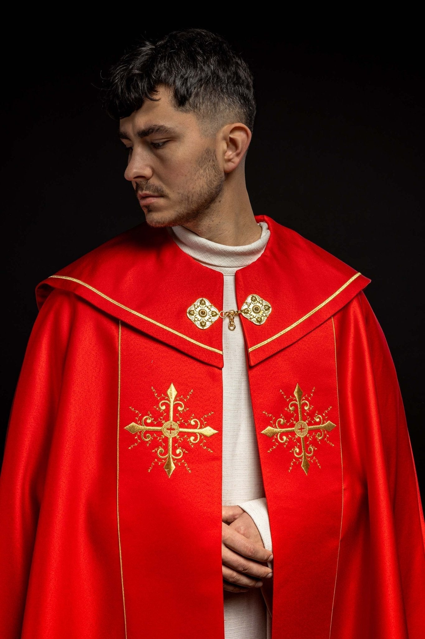 Red church cope with embroidery with gold crosses KKP/024/02/20 CZERWONA SAT. POMPON 145cm - HAFTINAUSA.COM