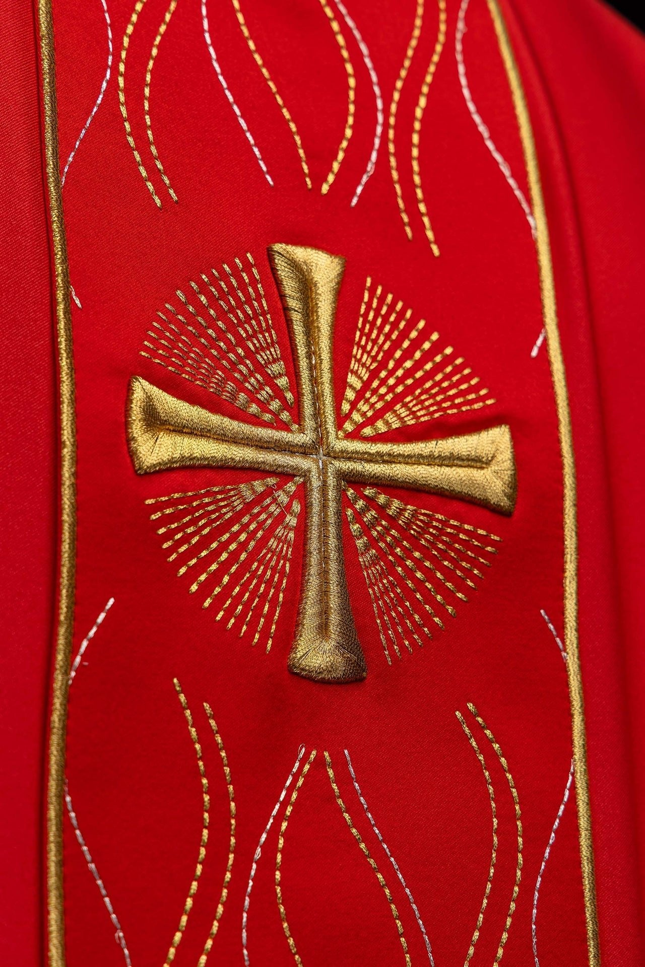 Red embroidered chasuble with a cross KOR/277/02/53 - CHASUBLES.COM