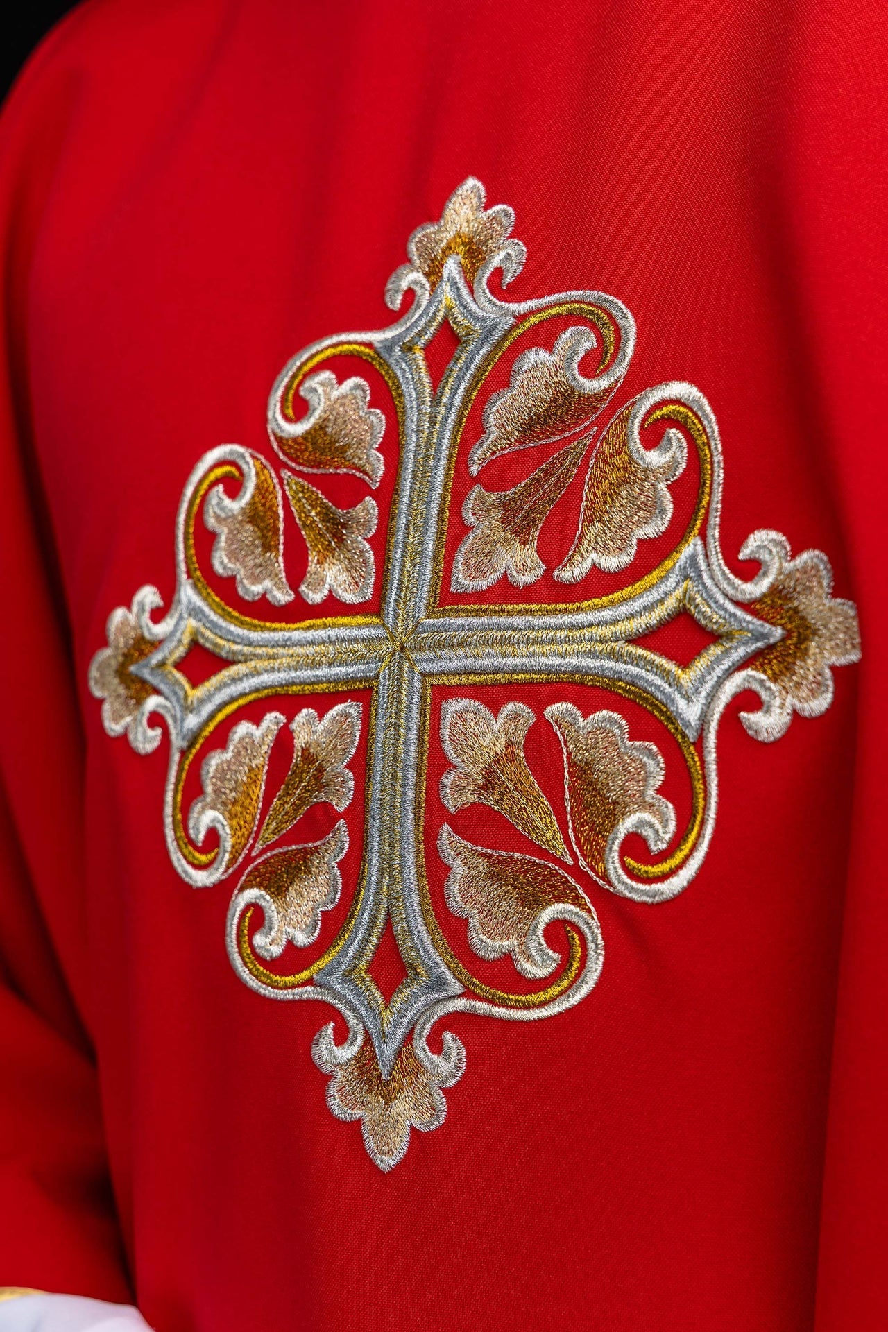 Red embroidered chasuble with an ornate cross and a wide collar KOK/003/02/12/KARO - CHASUBLES.COM