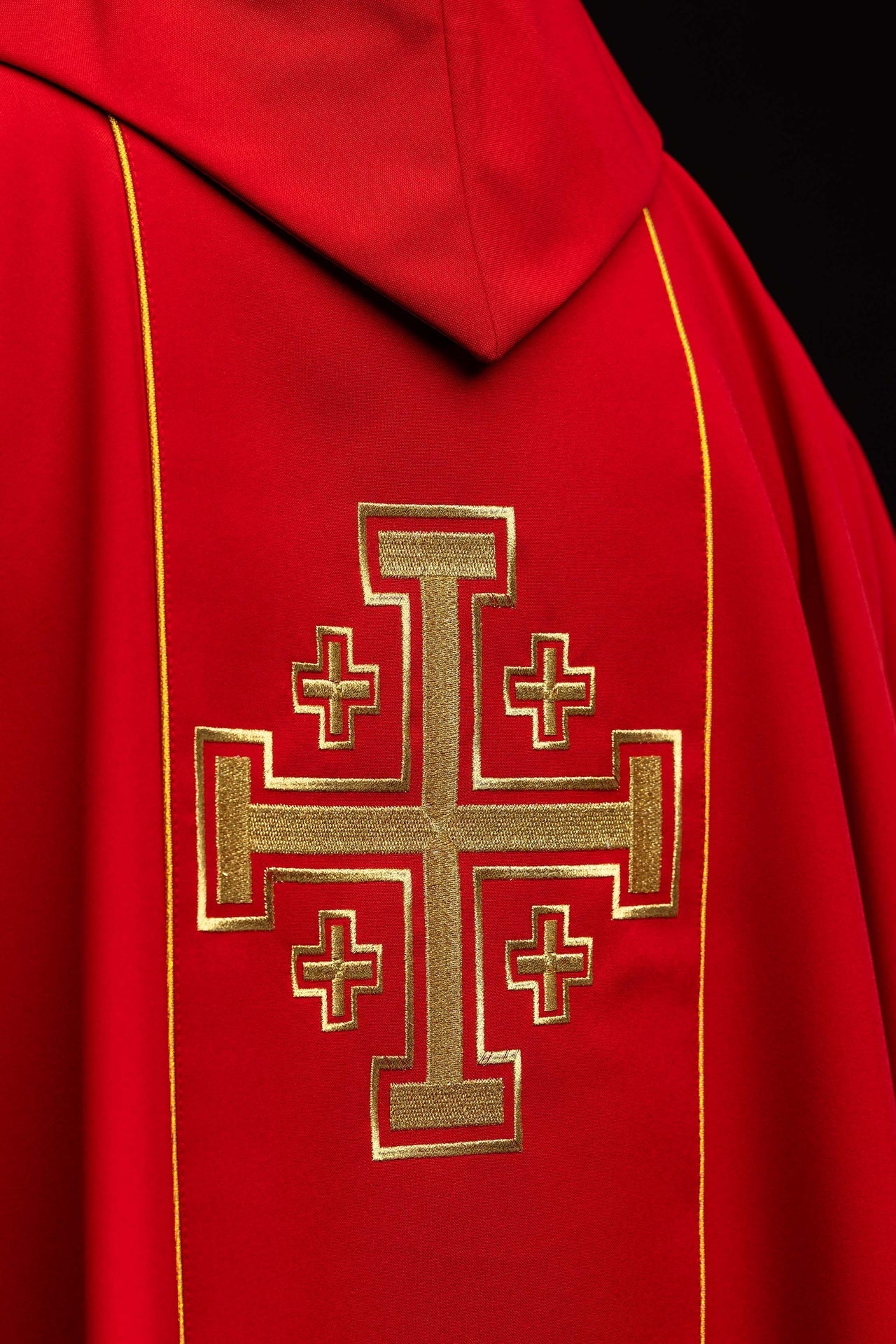 Red embroidered chasuble with band and Jerusalem crosses KDT/7046/02/01 - CHASUBLES.COM