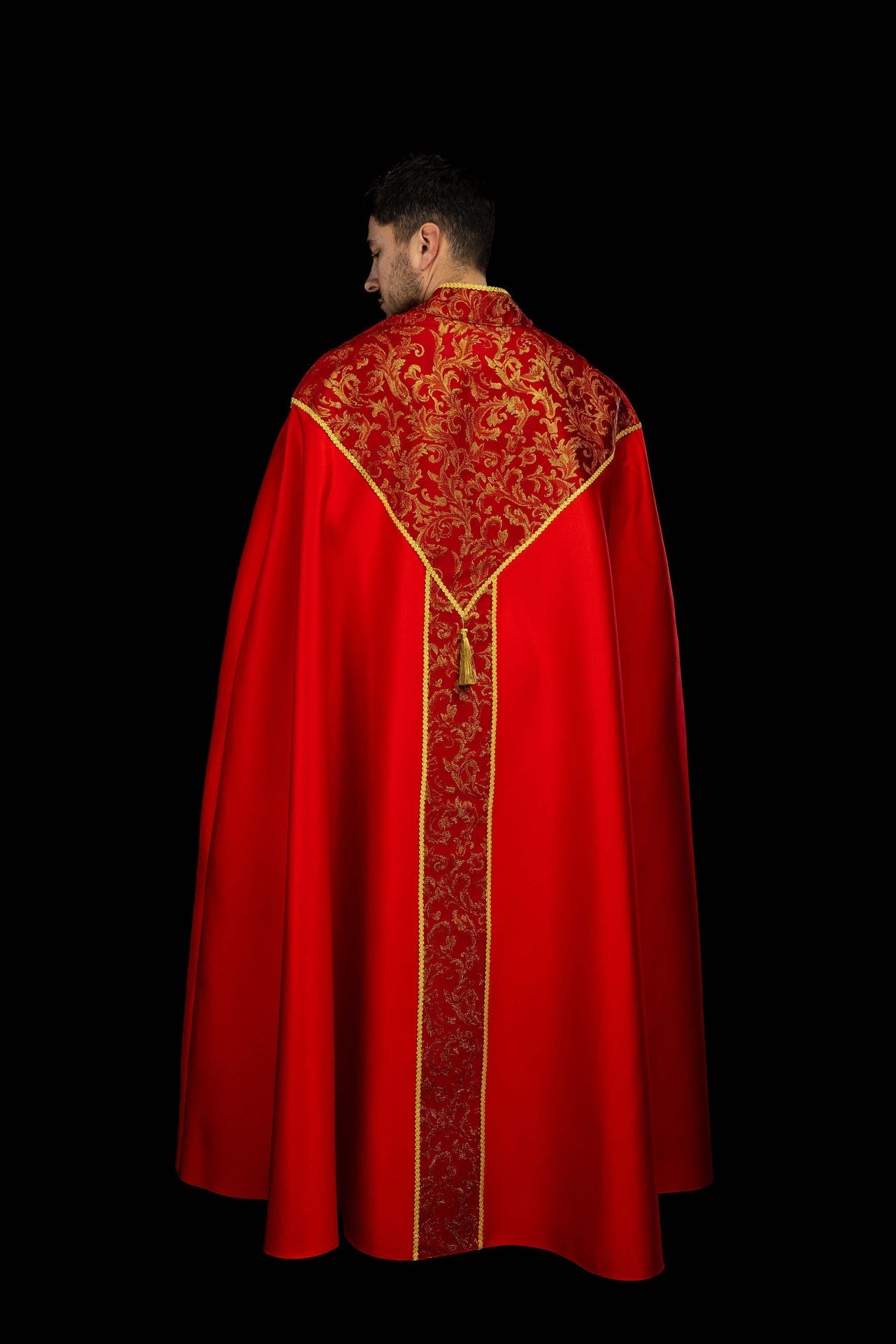 Red embroidered cope decorated with jacquard fabric KKP/162/02/20 145cm - CHASUBLES.COM