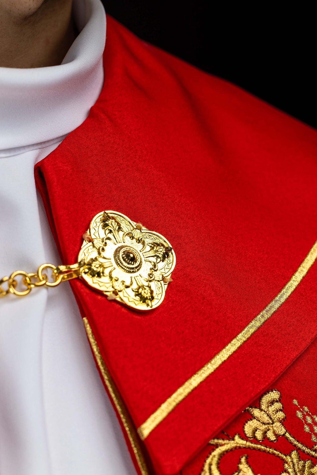 Red embroidered liturgical cope with a chalice motif KKP/013/02/20 145cm - CHASUBLES.COM