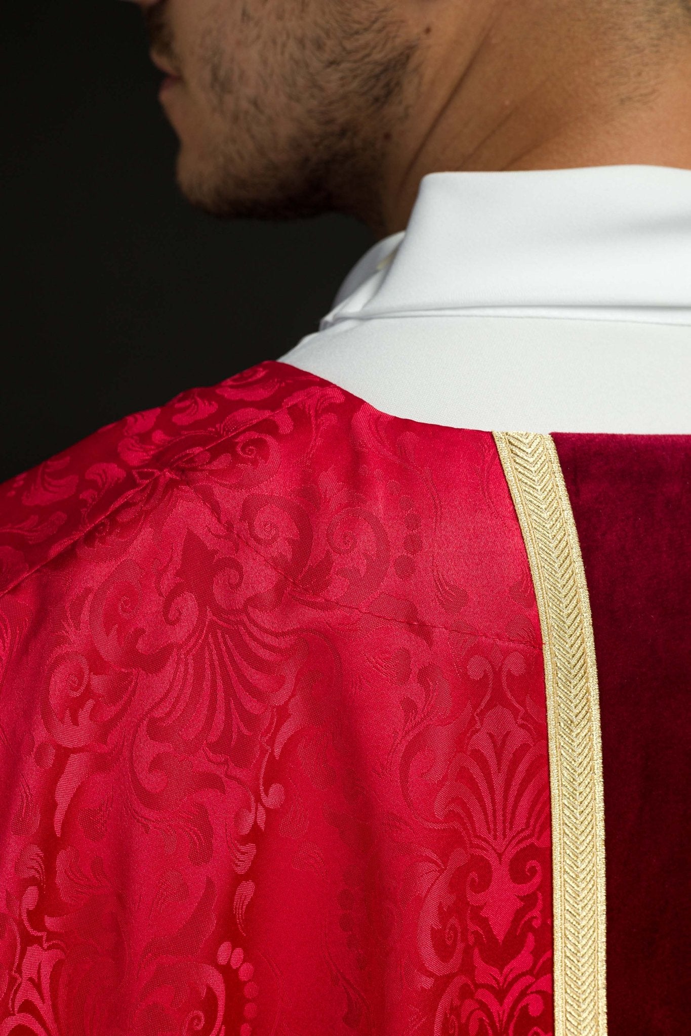 Red liturgical chasuble with stole and cross embroidery on jacquard fabric KOA/007/02/98 - CHASUBLES.COM