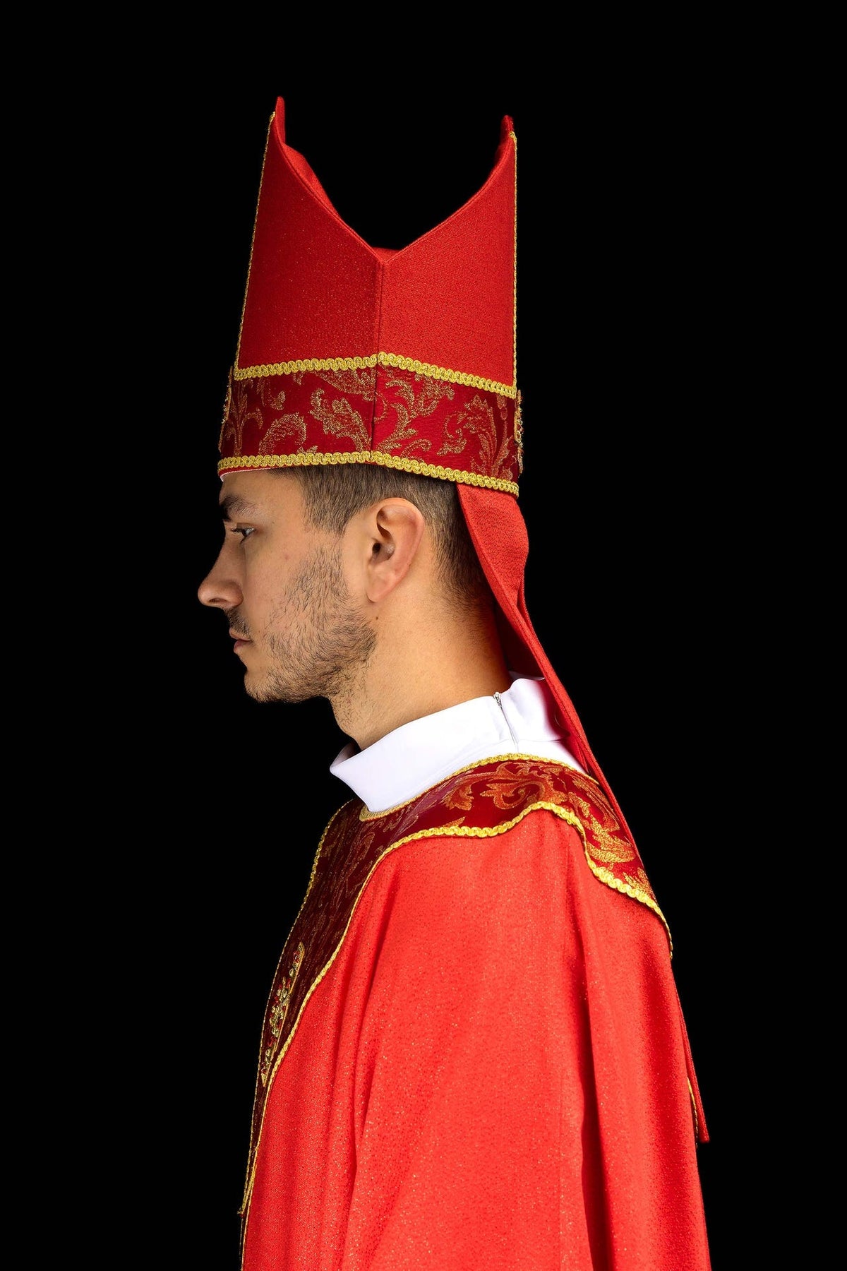 Red mitre embroidered with a cross decorated with jacquard fabric LE/9075/02-1 - CHASUBLES.COM