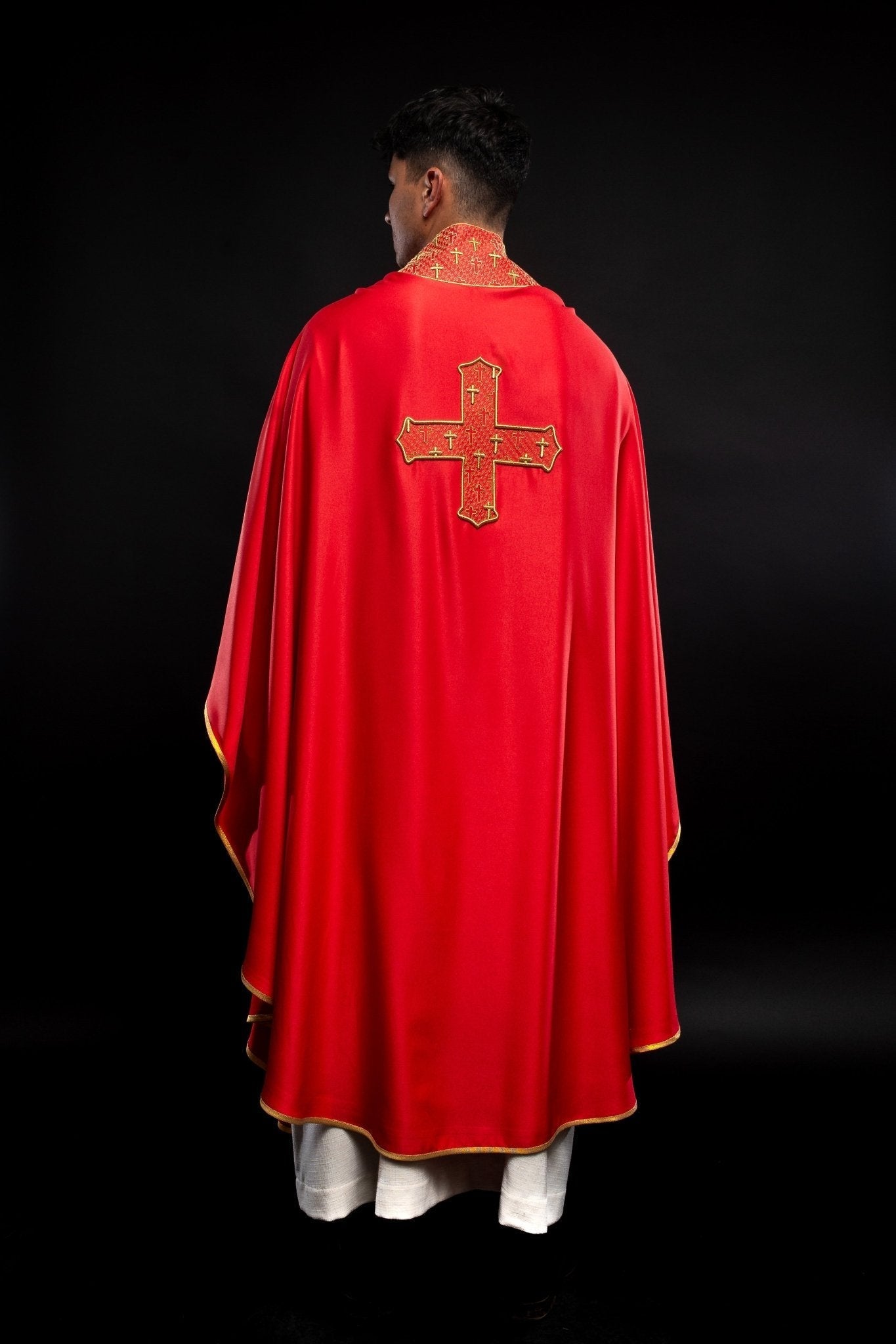 Red priest vestment with collar embroidered with gold crossess S - 7061 - 02 - 53 - HAFTINAUSA.COM