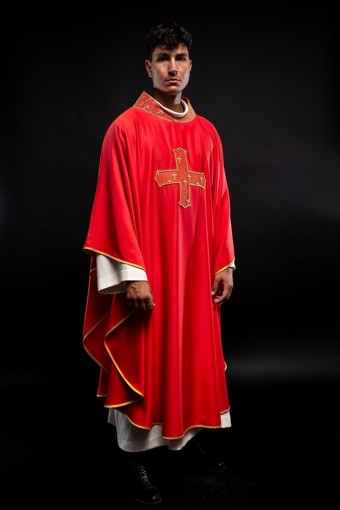Red priest vestment with collar embroidered with gold crossess S - 7061 - 02 - 53 - HAFTINAUSA.COM