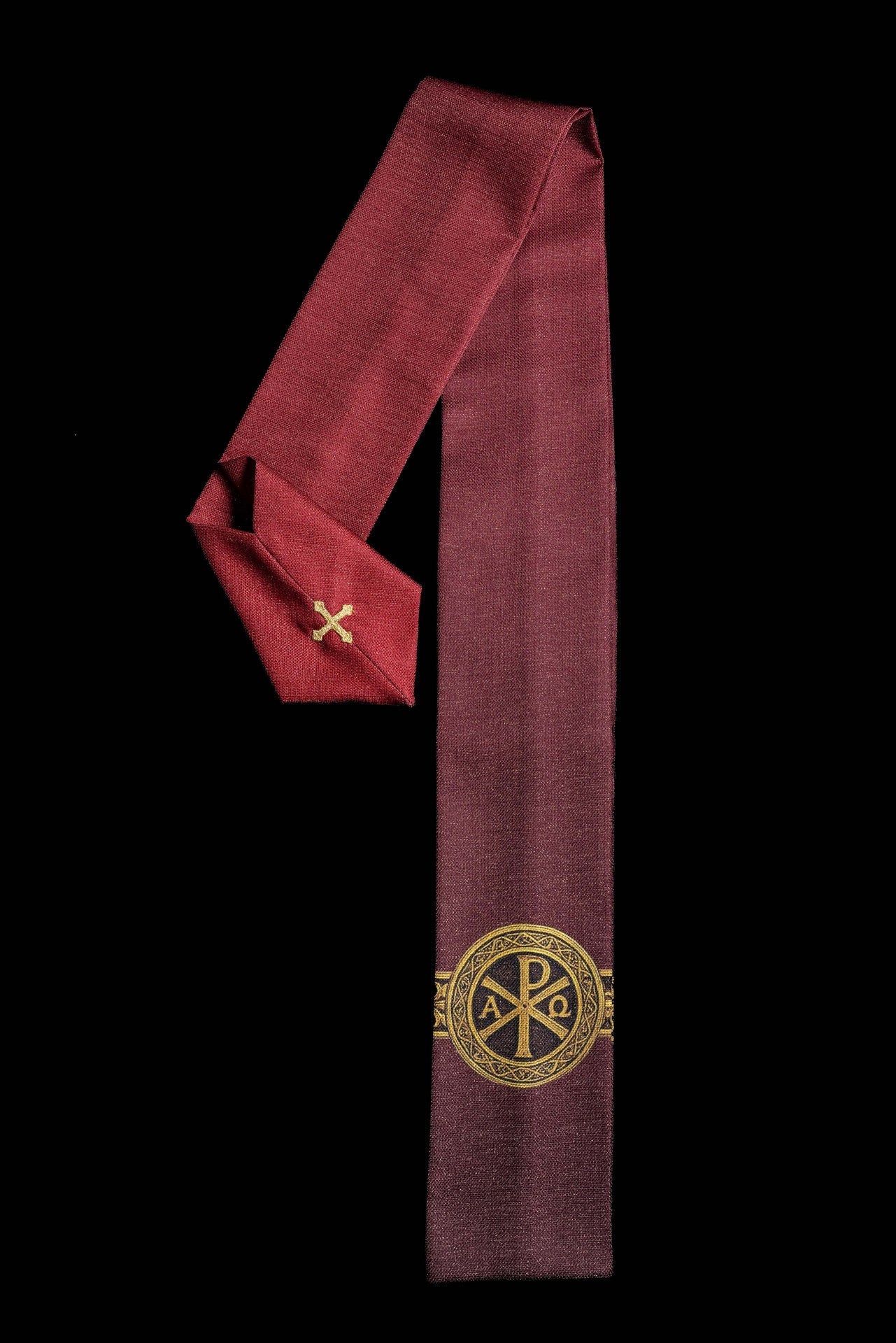 Red printed Pax chasuble with rich gold ornamentation KOD/7009/02/40 - CHASUBLES.COM