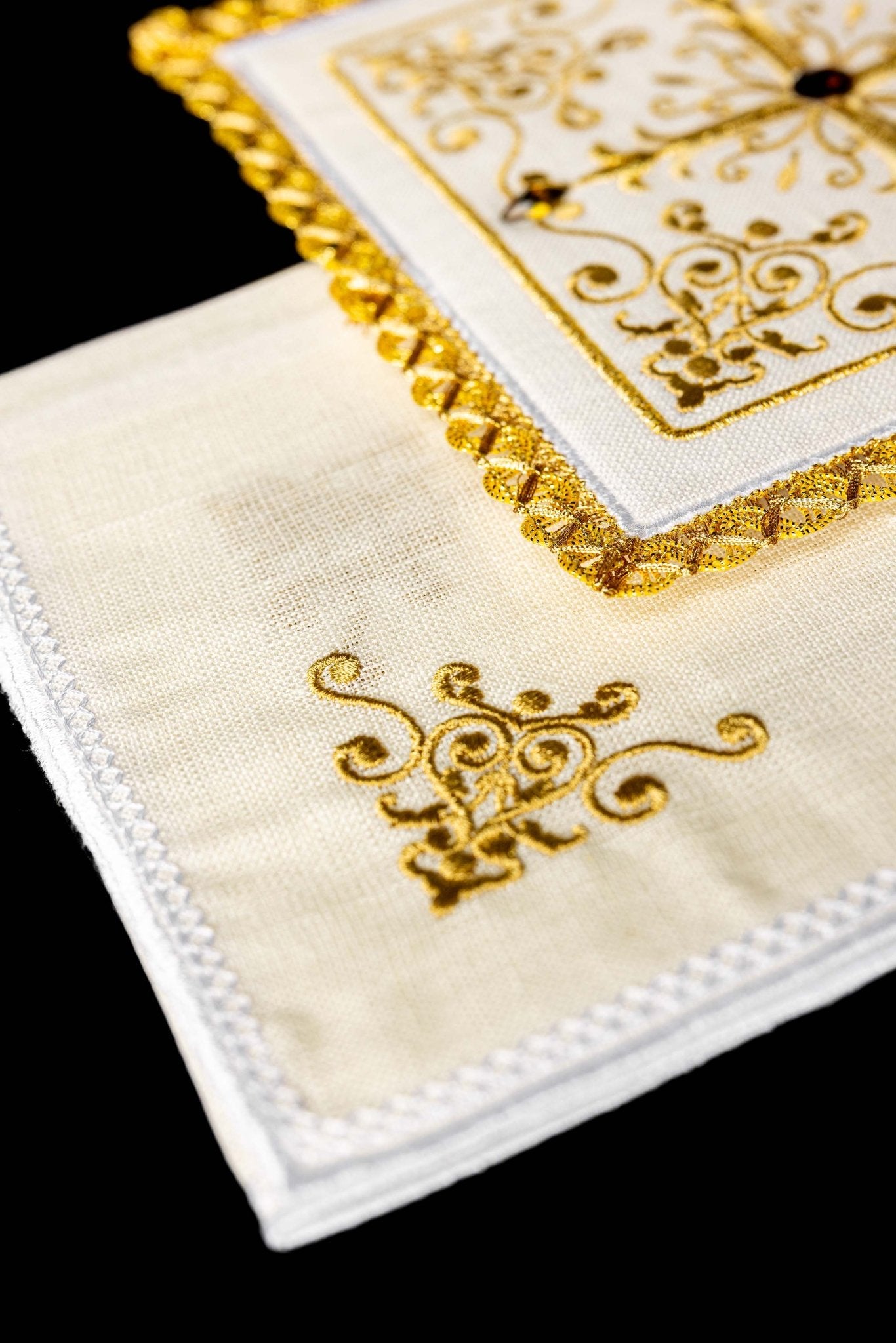 Richly decorated Chalice Linen Set with cross embroidery S-5013 - CHASUBLES.COM