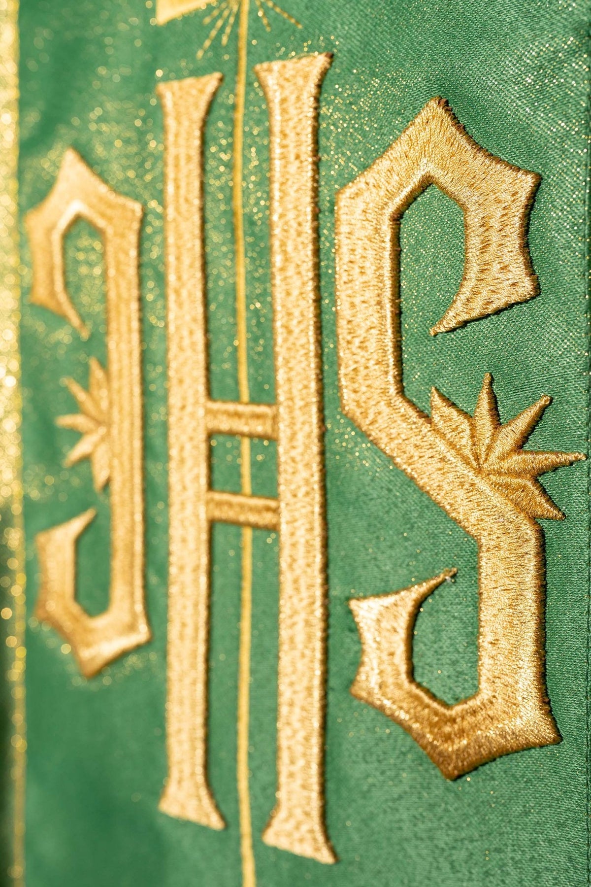 Richly decorated green chasuble with golden motifs and a wide IHS band KDT/7001/01/54 ZIELONY - CHASUBLES.COM