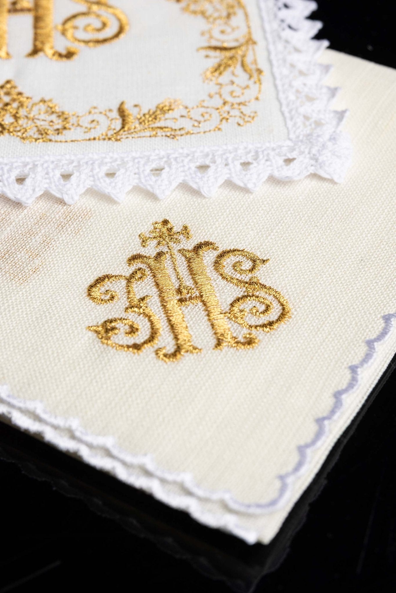 Richly decorated linen chalices set linen IHS KKL/049 - CHASUBLES.COM