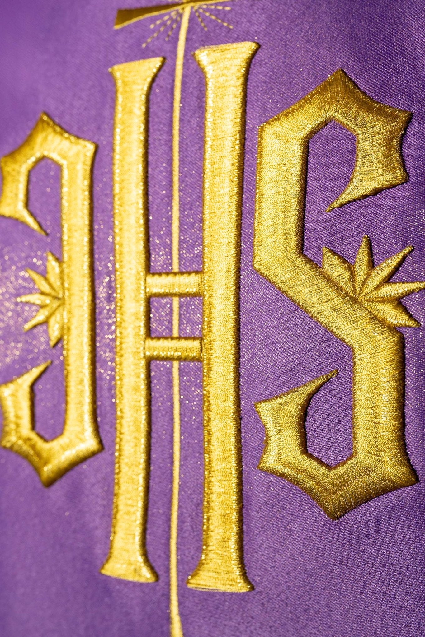 Richly decorated purple chasuble with golden motifs and a wide IHS band KDT/7001/03/54 FIOLET - CHASUBLES.COM