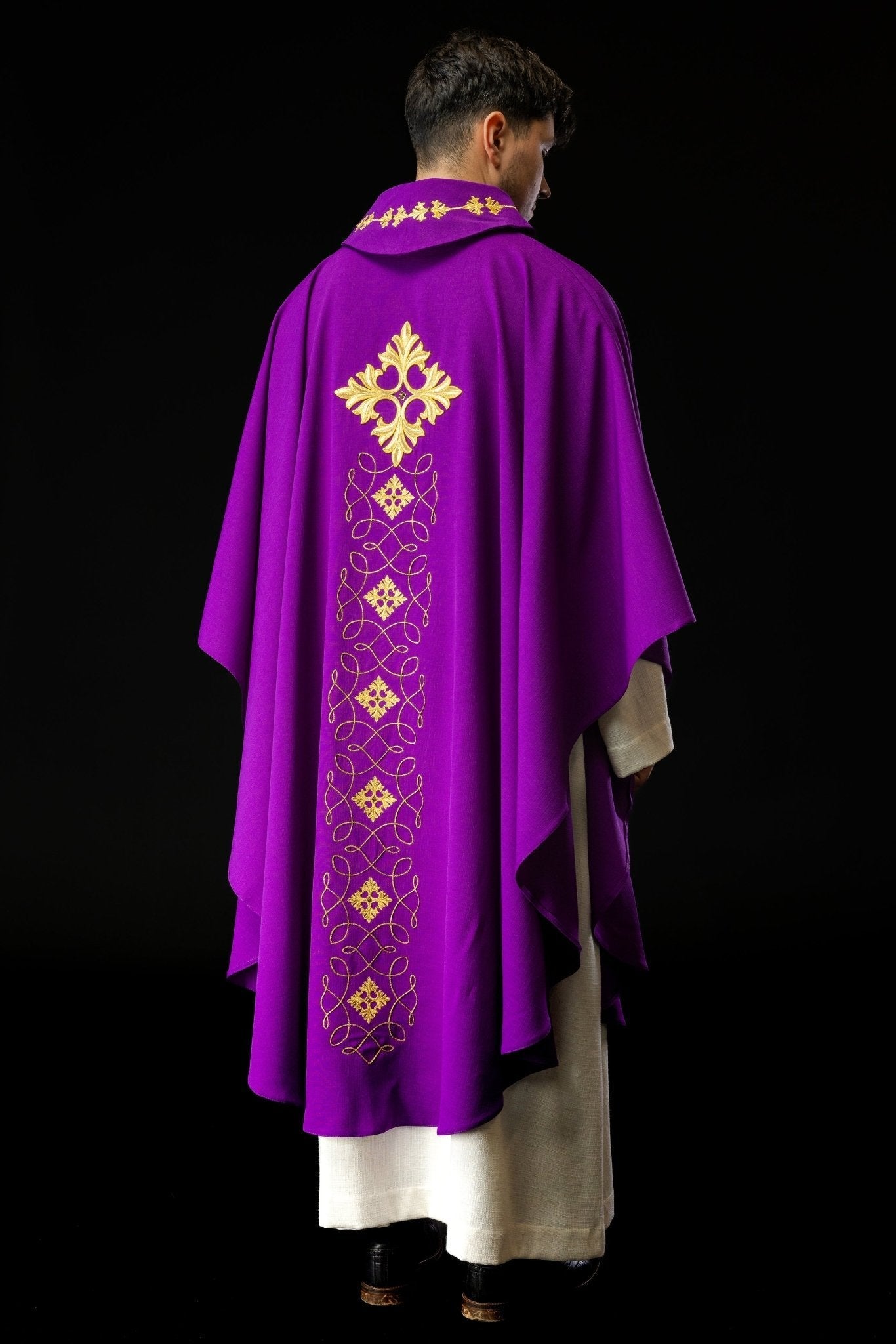 Richly embroidered chasuble with cord and stones LE/7018/03 - HAFTINAUSA.COM