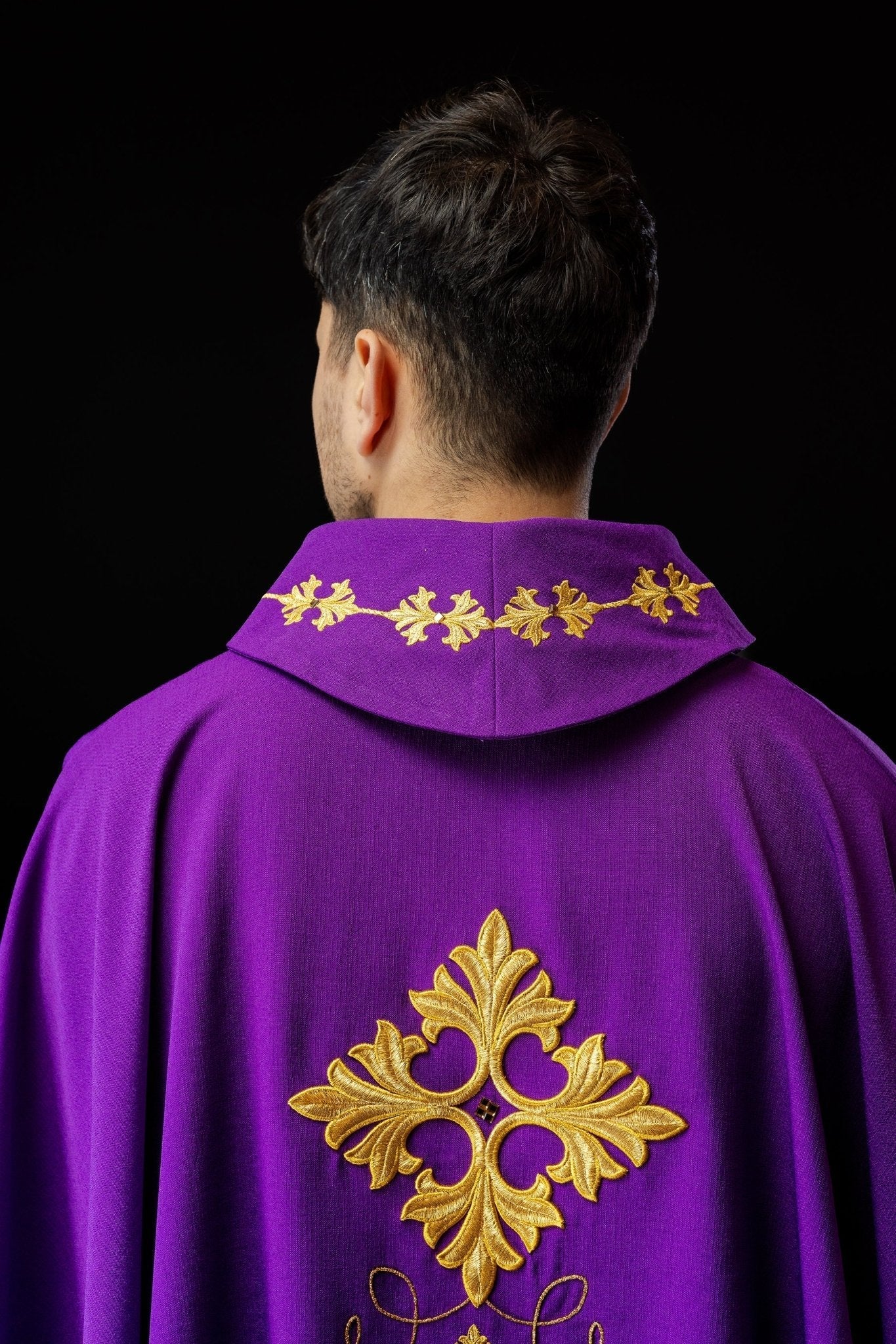 Richly embroidered chasuble with cord and stones LE/7018/03 - HAFTINAUSA.COM