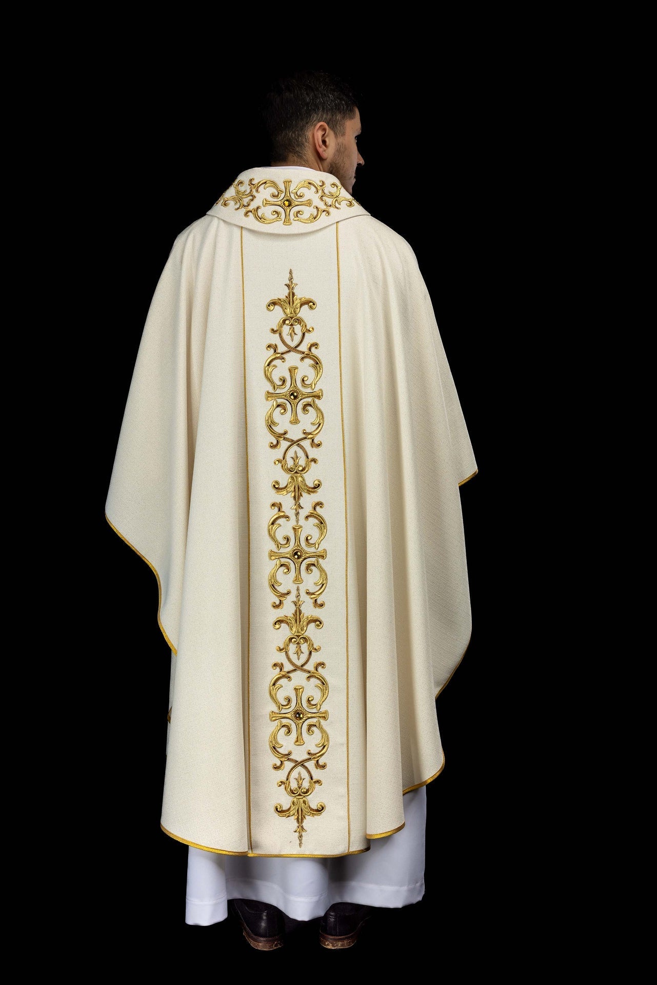 Richly embroidered chasuble with the image of Our Lady of the Rosary KOW2/045/05/71 - CHASUBLES.COM