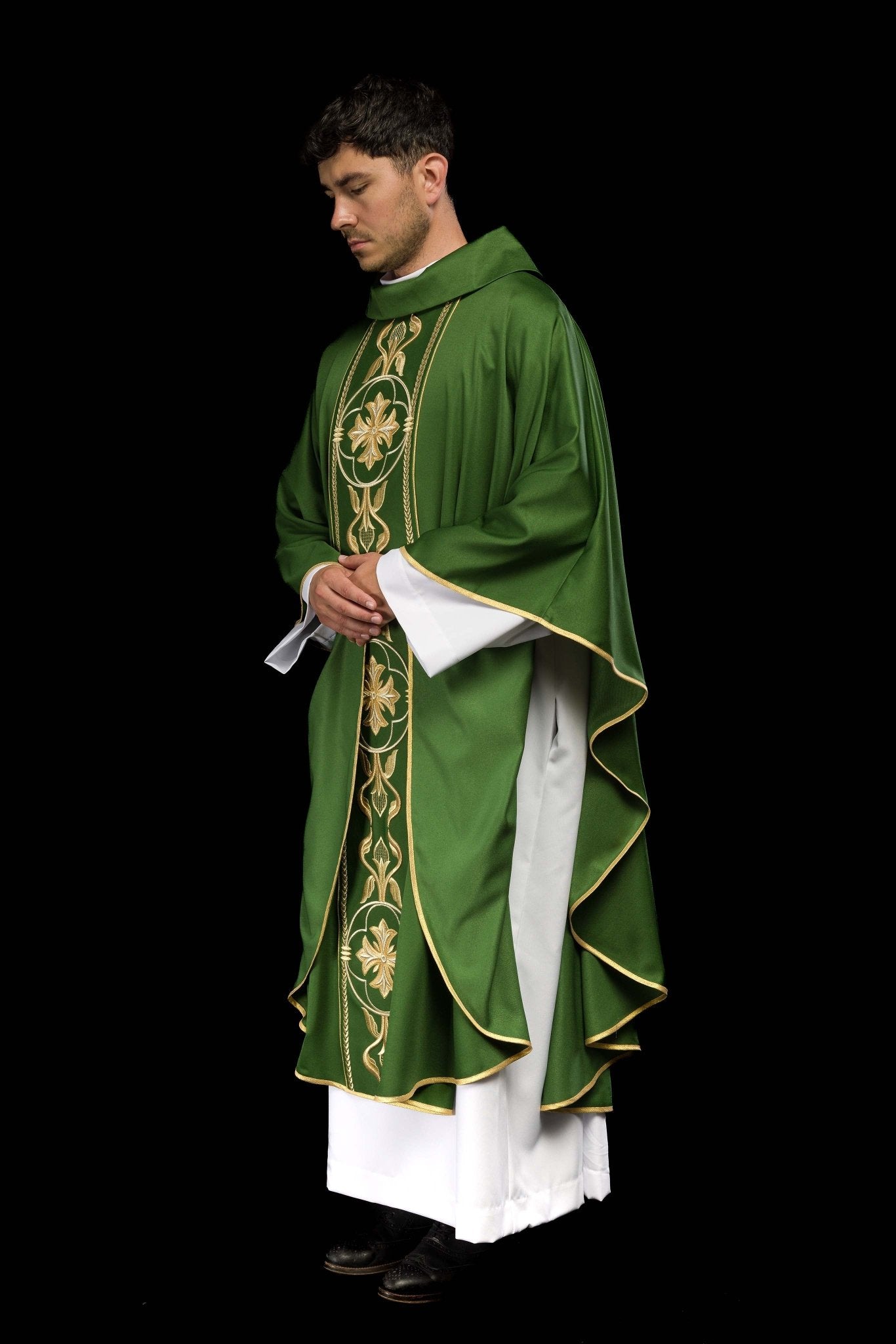 Richly embroidered green chasuble KOR/267/01/53 - CHASUBLES.COM