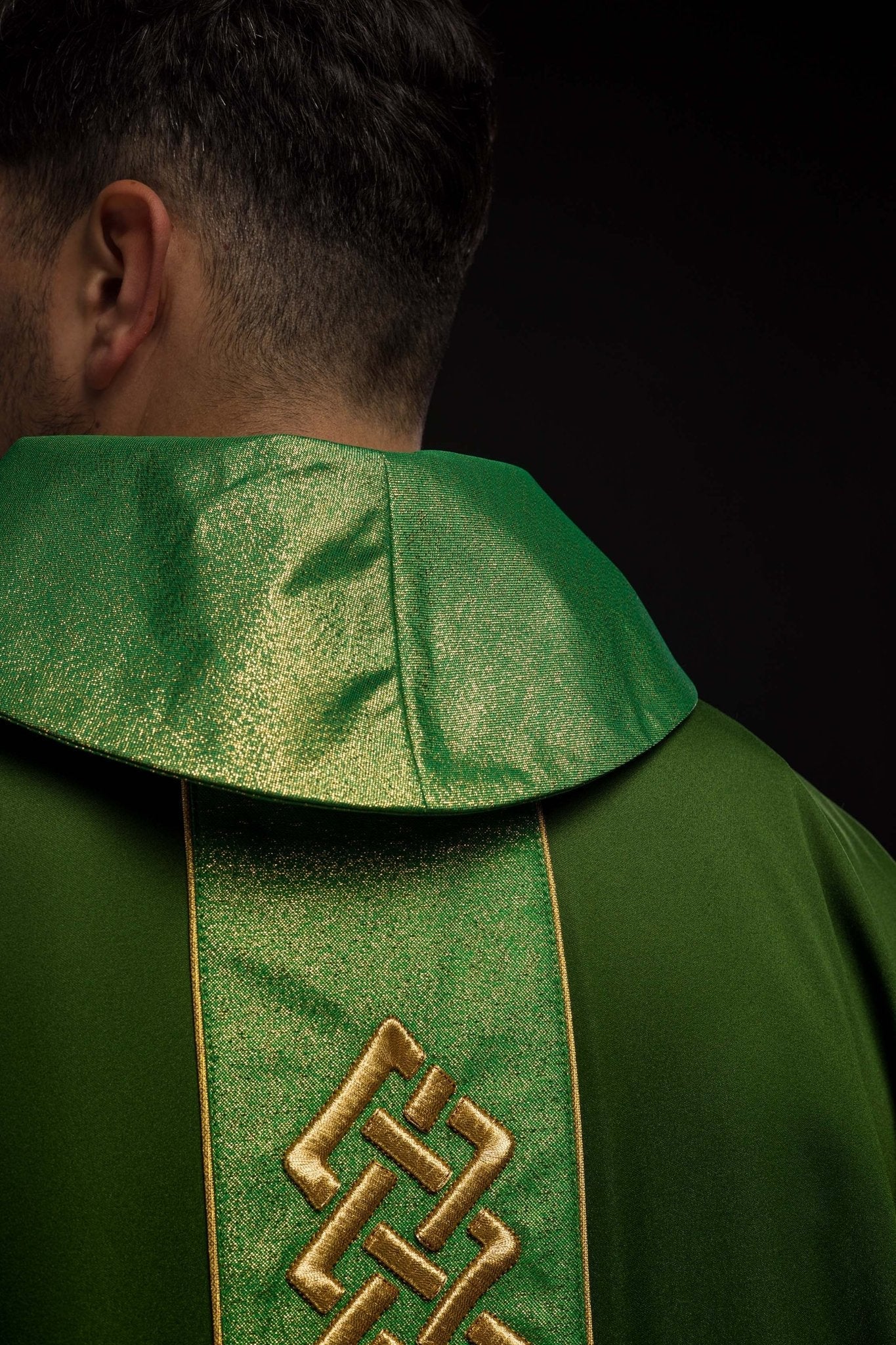 Richly embroidered green chasuble KOR/266/01/53 - HAFTINAUSA.COM