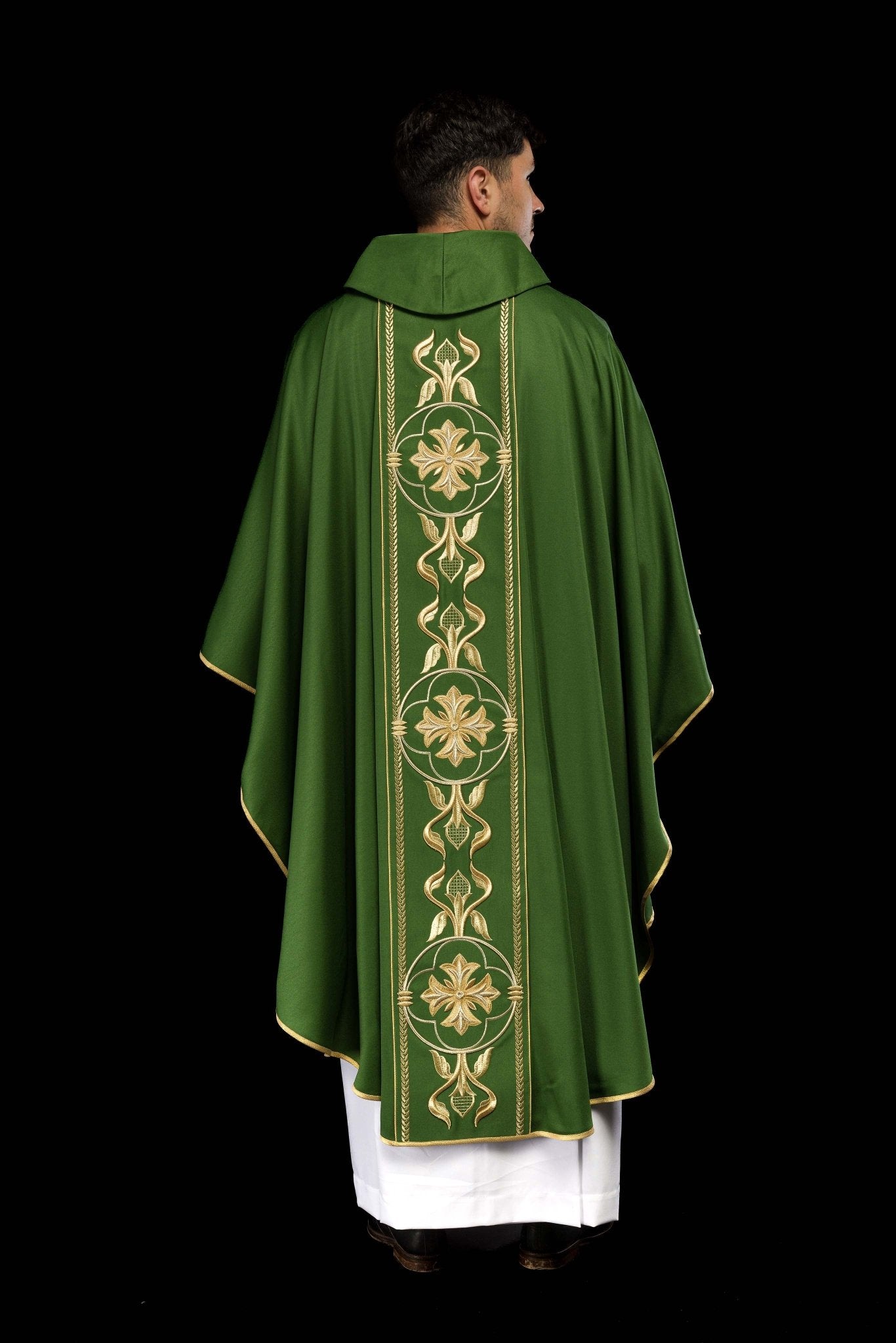 Richly embroidered green chasuble KOR/267/01/53 - CHASUBLES.COM
