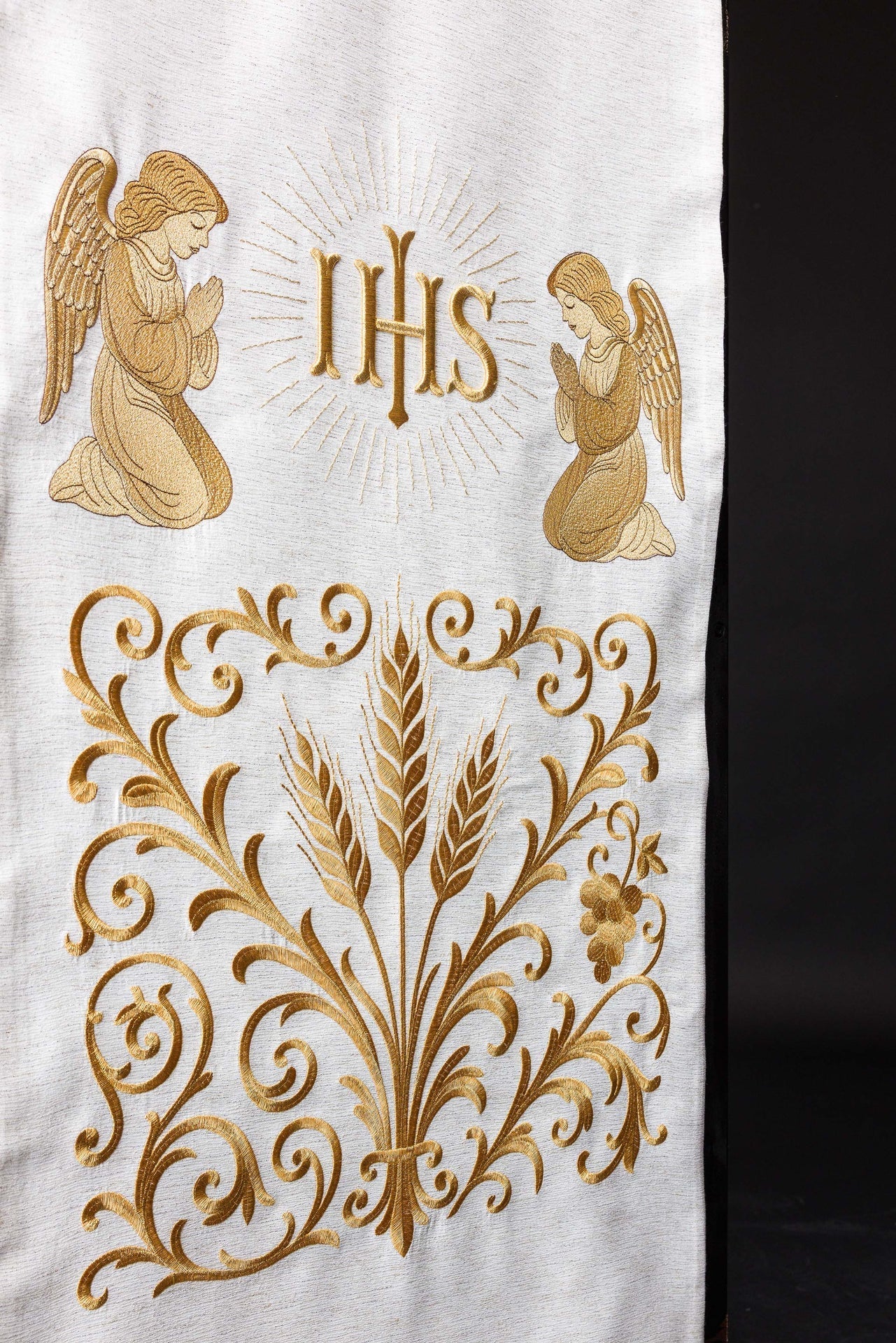 Richly embroidered IHS lectern cloth in ecru LE/8048/05 55*250 - CHASUBLES.COM