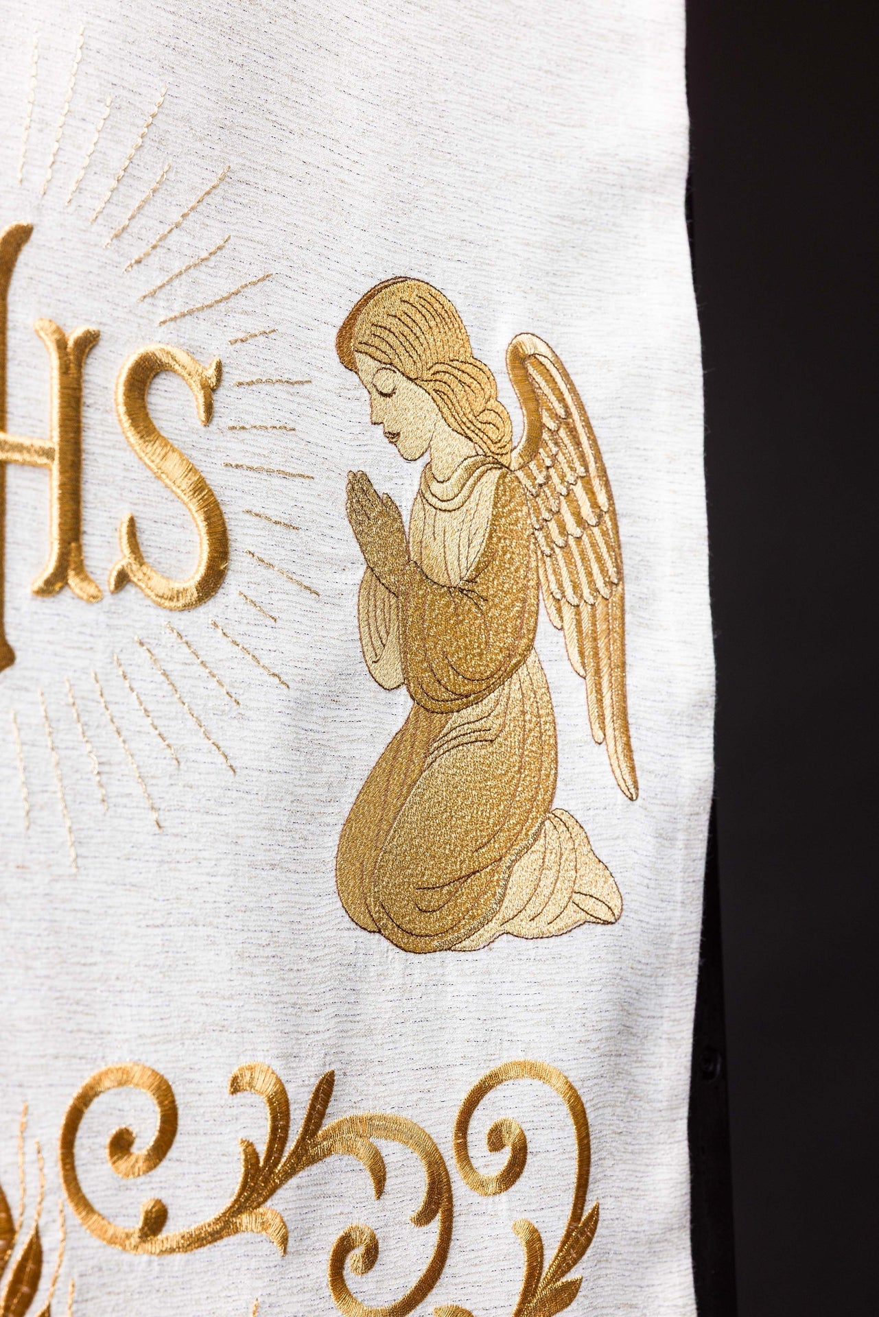 Richly embroidered IHS lectern cloth in ecru LE/8048/05 55*250 - CHASUBLES.COM