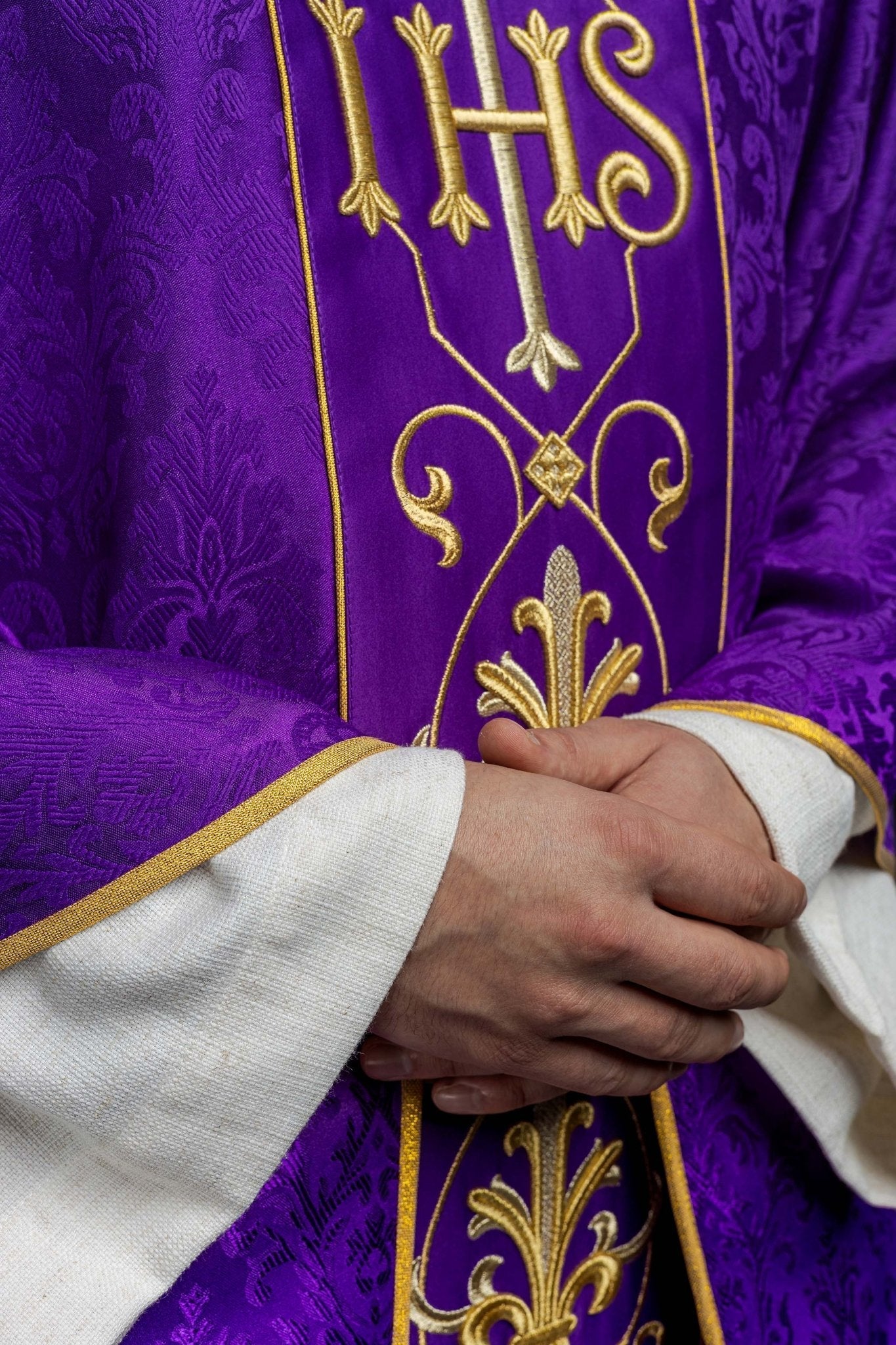 Richly embroidered purple IHS chasuble KOR/268/03/67 - HAFTINAUSA.COM