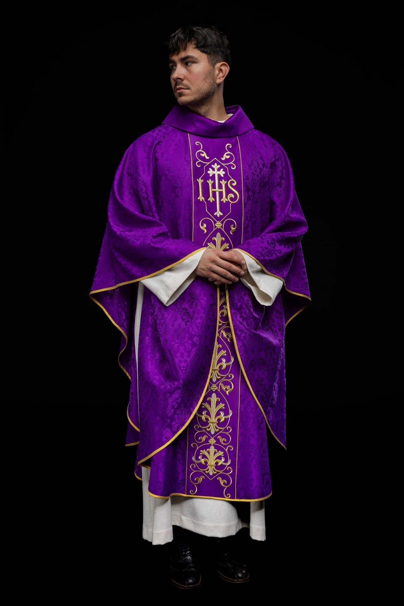 Richly embroidered purple IHS chasuble KOR/268/03/67 - HAFTINAUSA.COM