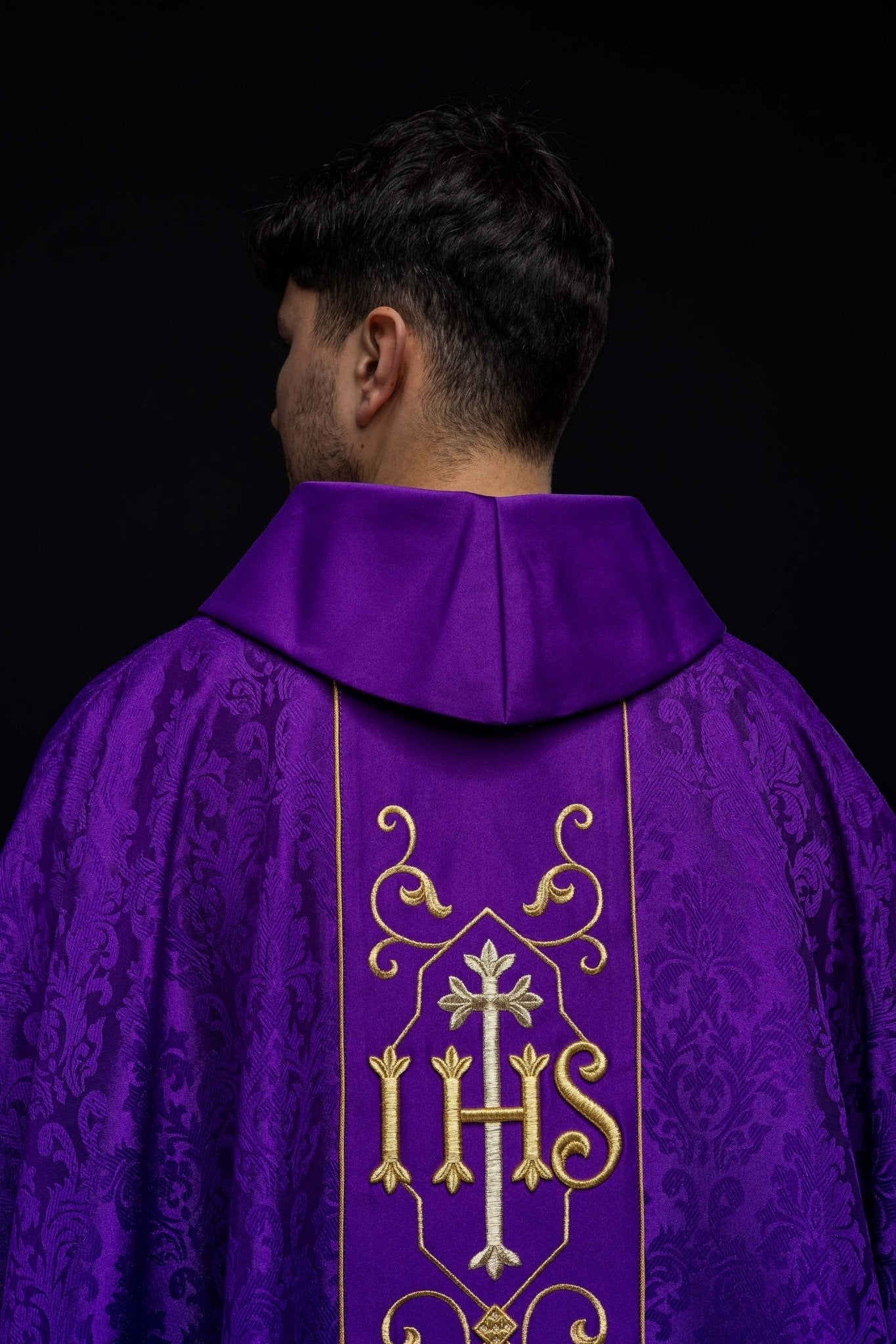 Richly embroidered purple IHS chasuble KOR/268/03/67 - HAFTINAUSA.COM