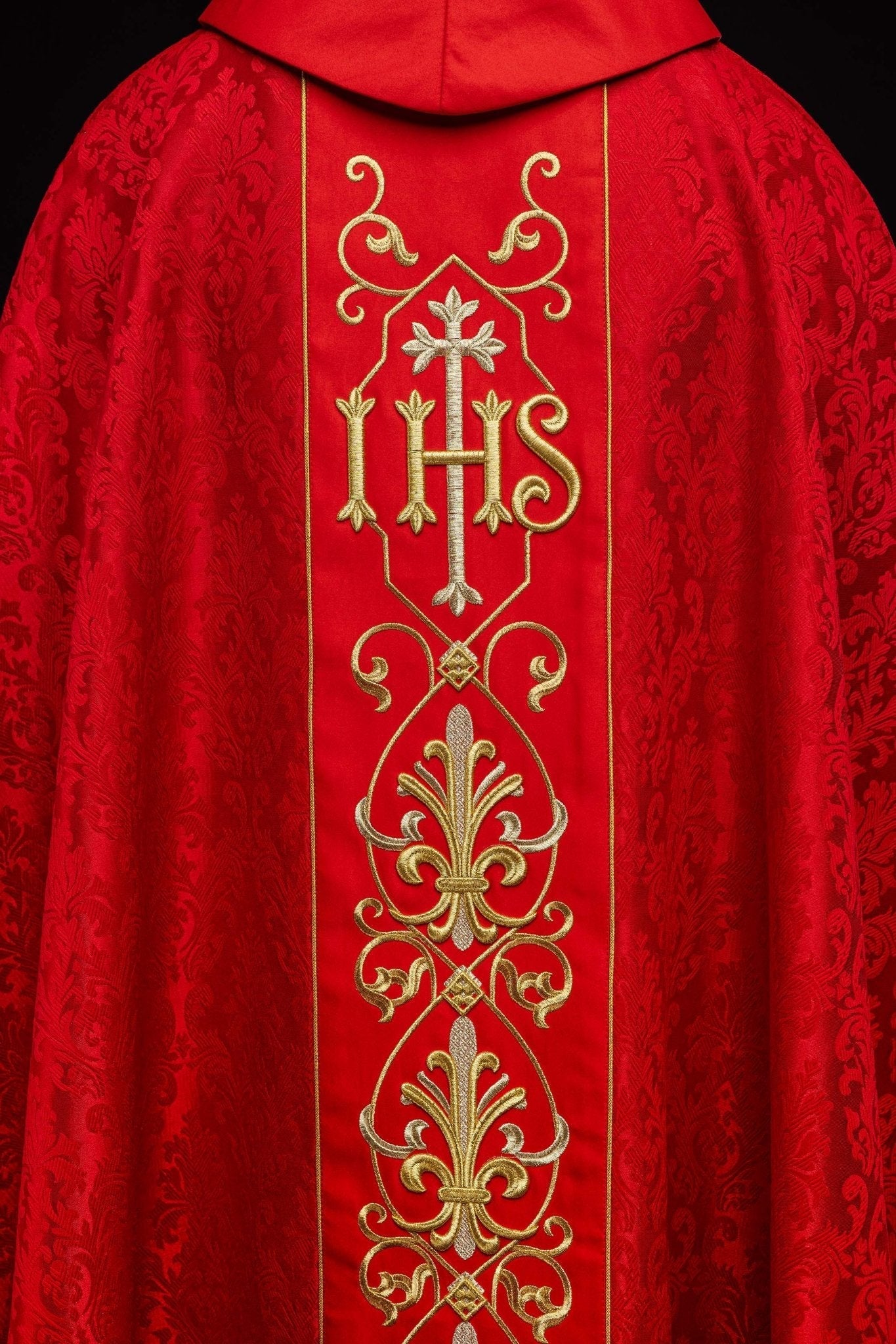 Richly embroidered red IHS chasuble KOR/268/02/67 - HAFTINAUSA.COM