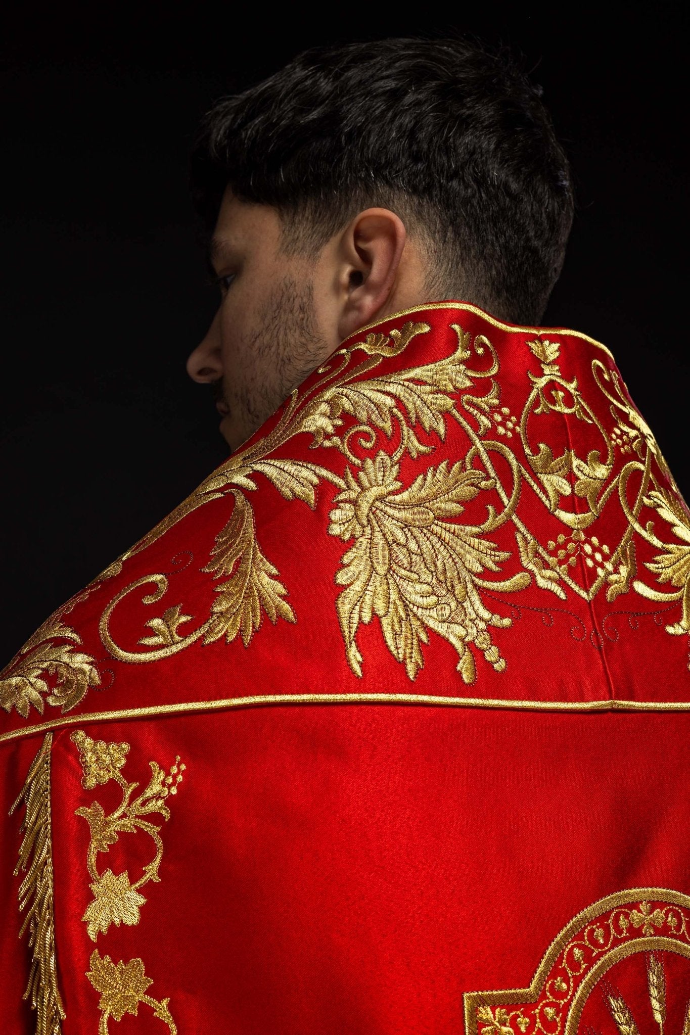 Satin Roman cape, red, with embroidered heart of Jesus KKP/026/02/20 150 cm - HAFTINAUSA.COM