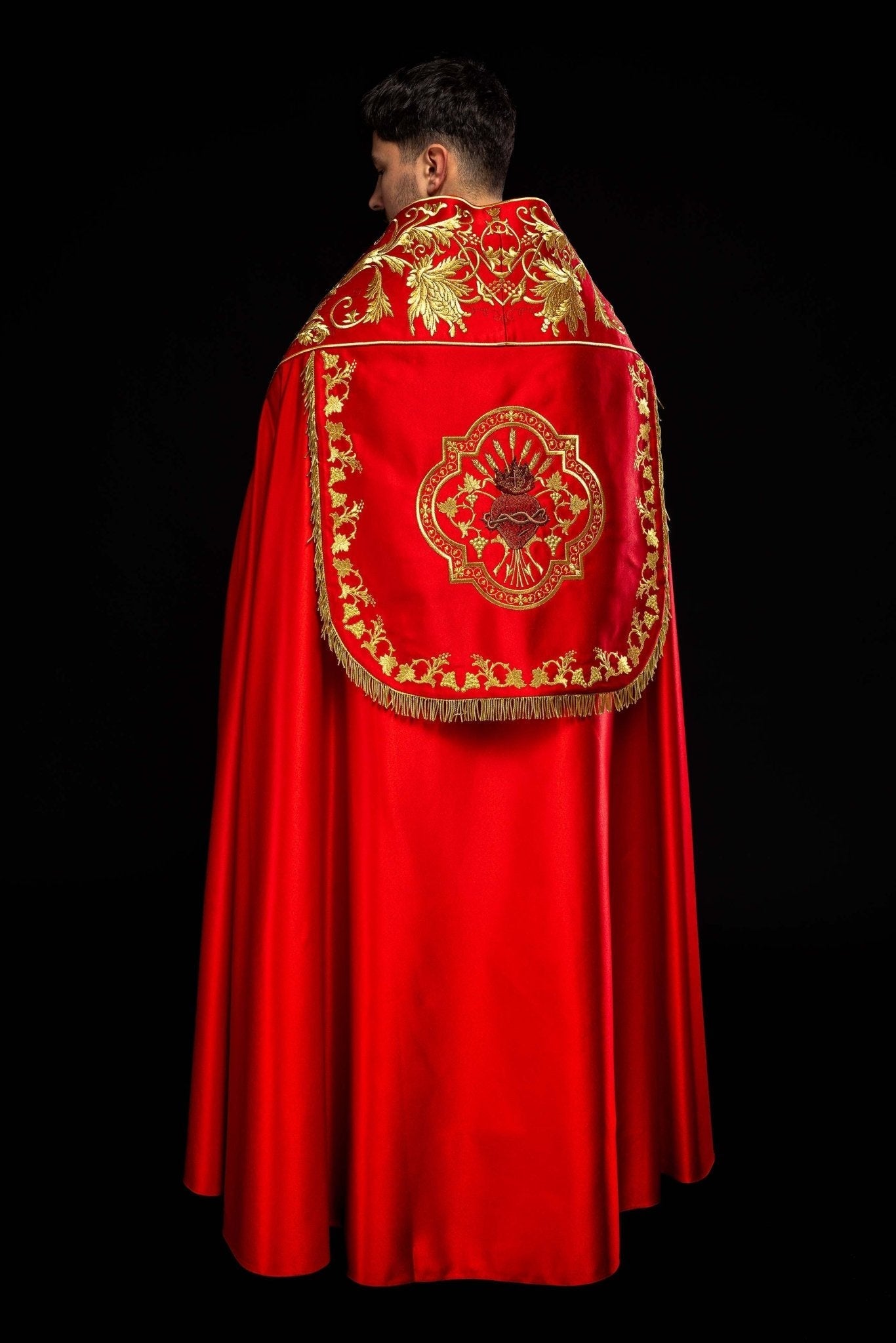 Satin Roman cape, red, with embroidered heart of Jesus KKP/026/02/20 150 cm - HAFTINAUSA.COM