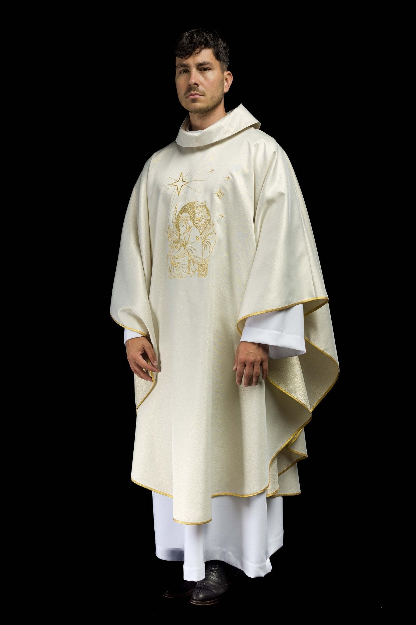 Shiny chasuble with an image of the Three Kings KDT/7011/05/54 ECRU - CHASUBLES.COM