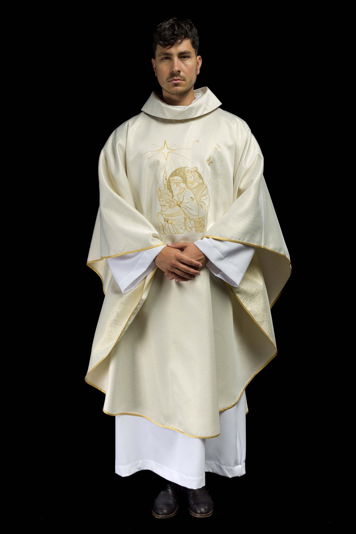 Shiny chasuble with an image of the Three Kings KDT/7011/05/54 ECRU - CHASUBLES.COM