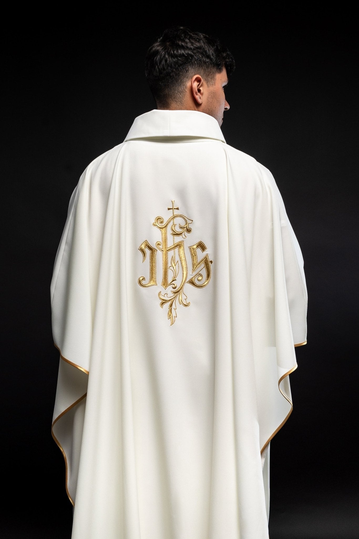 Simple ecru chasuble with gold JHS KOR/032/05/12 ECRU - HAFTINAUSA.COM