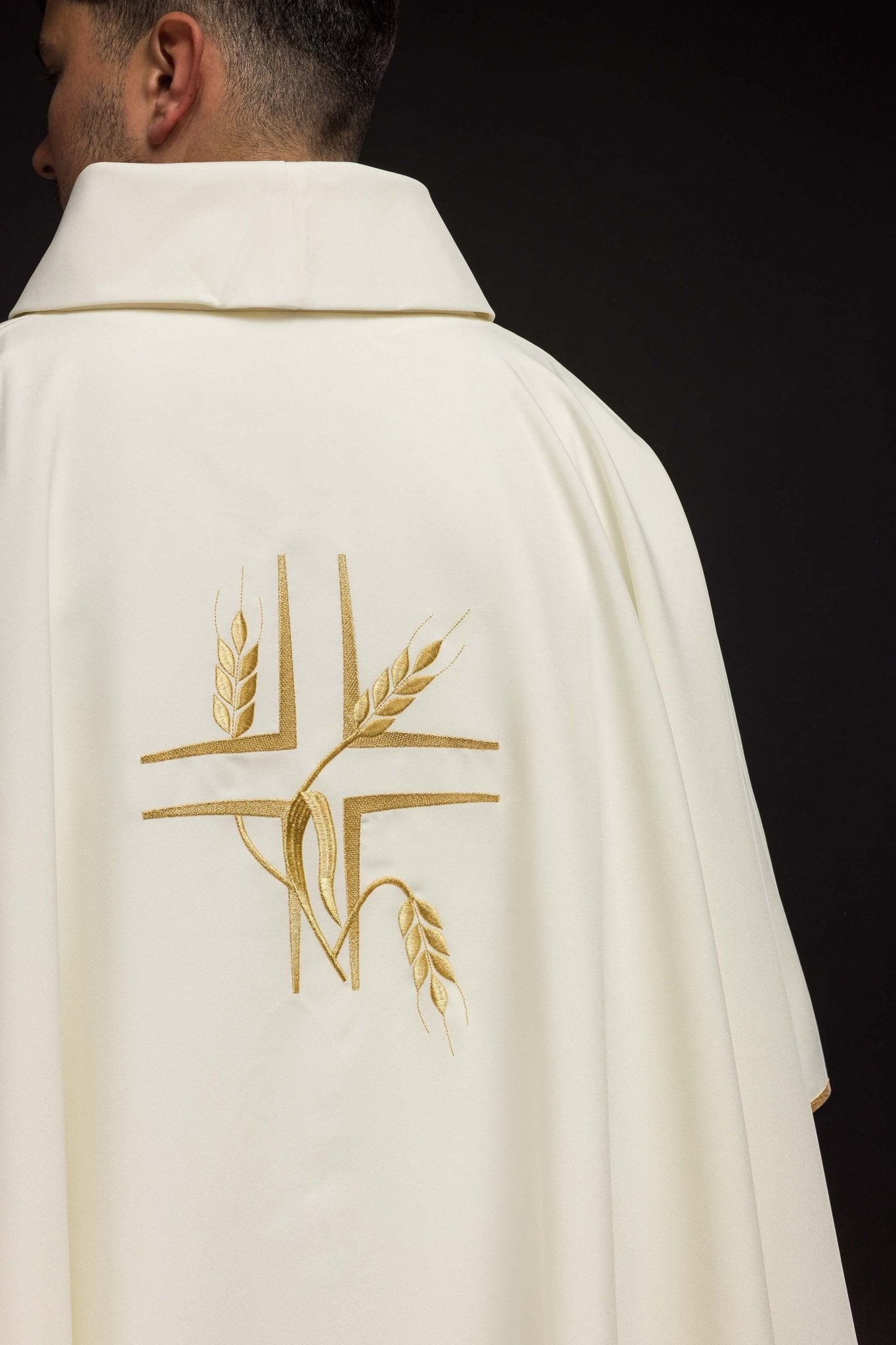Simple ecru chasuble with golden embroidery KOR/016/05/12 ECRU - HAFTINAUSA.COM