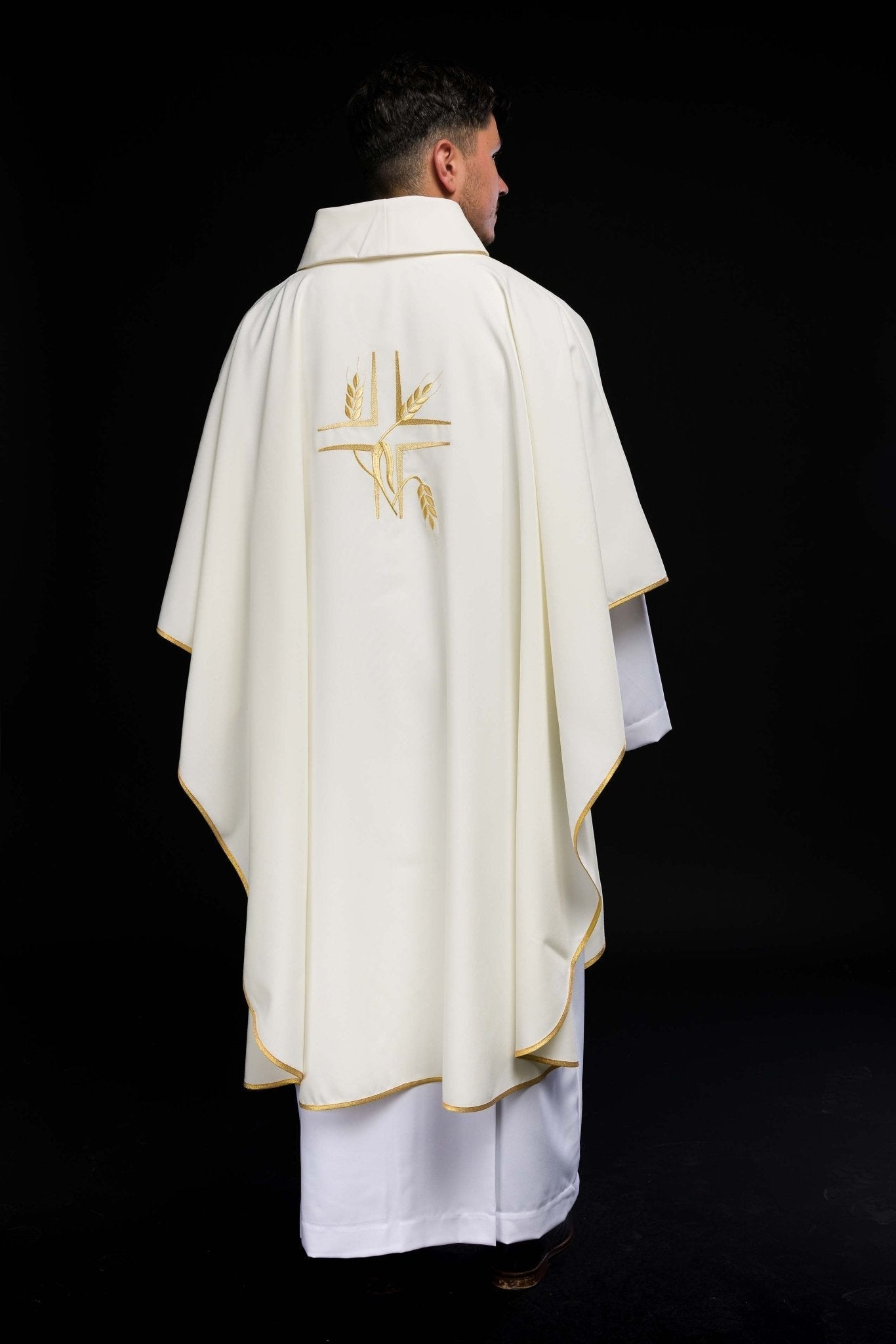 Simple ecru chasuble with golden embroidery KOR/016/05/12 ECRU - HAFTINAUSA.COM