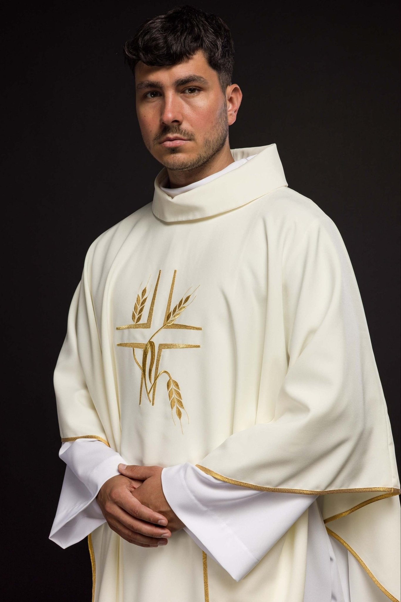 Simple ecru chasuble with golden embroidery KOR/016/05/12 ECRU - HAFTINAUSA.COM