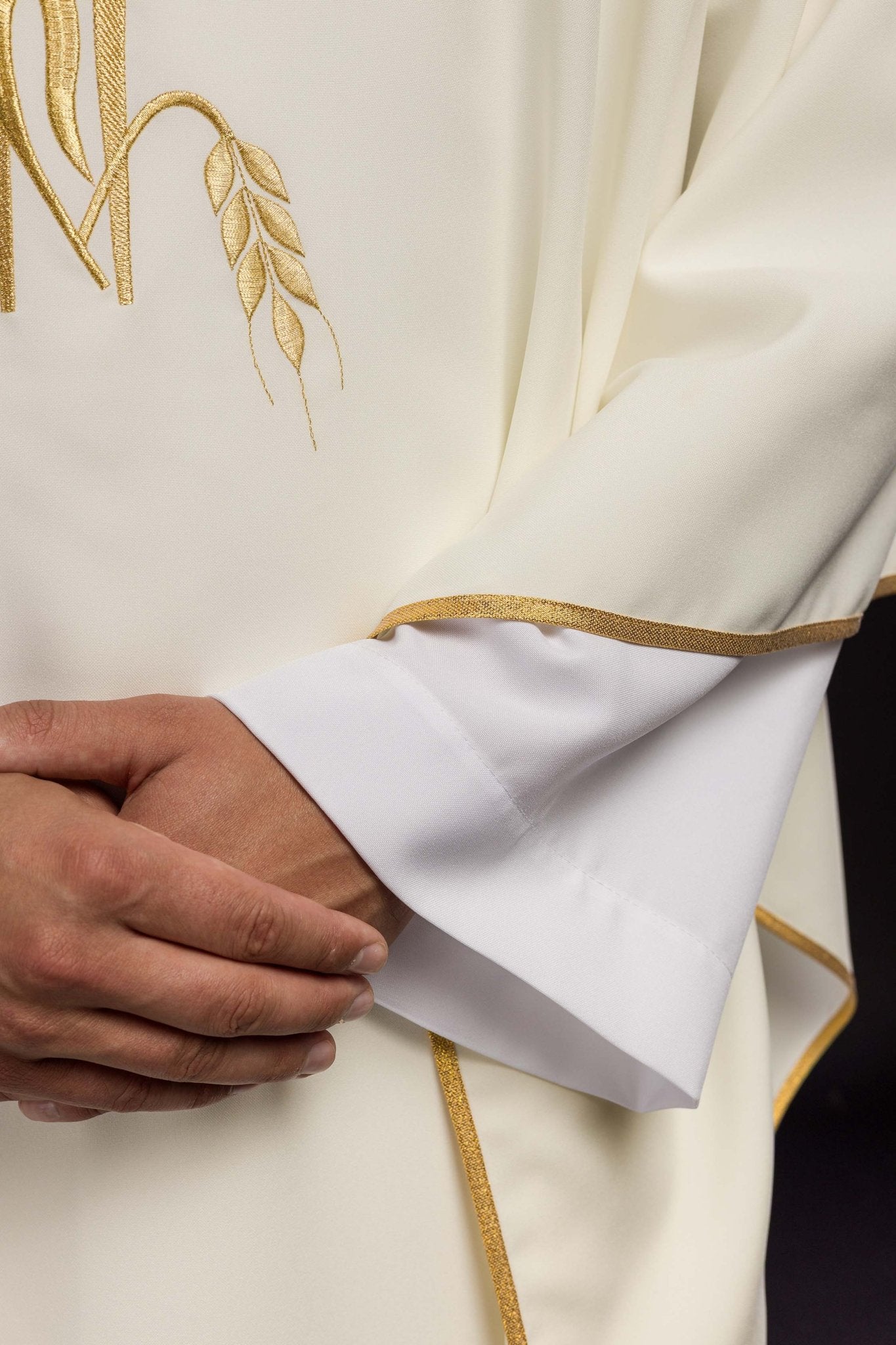 Simple ecru chasuble with golden embroidery KOR/016/05/12 ECRU - HAFTINAUSA.COM